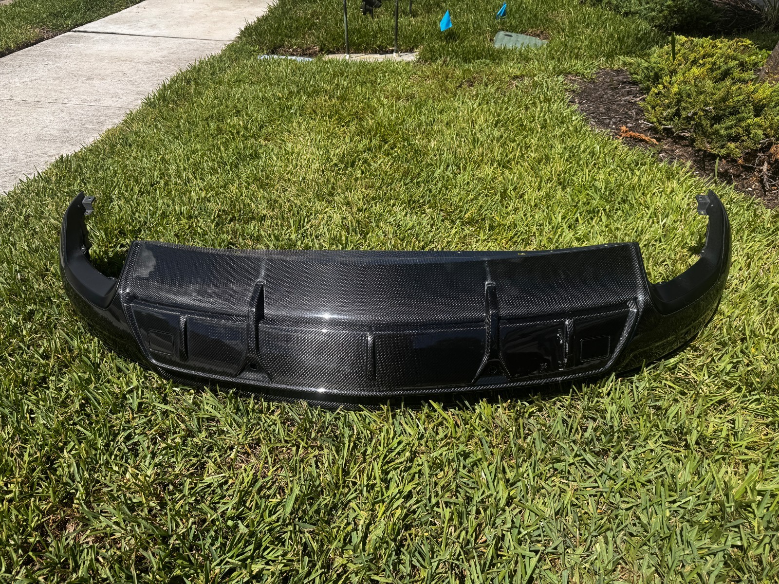 Lamborghini URUS Performante Carbon Fiber Rear Bumper and diffuser (1/2) Lamborghini URUS Performante Carbon Fiber Rear Bumper and diffuser (1/2)