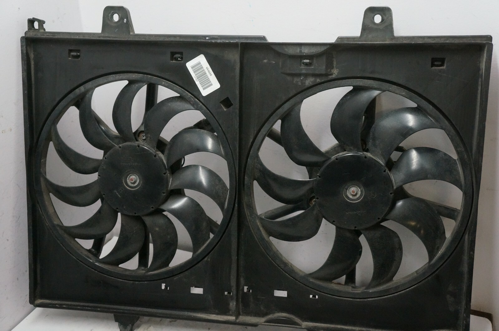 2010-2013 Nissan Rogue Radiator Cooling Fan Motor & Shroud 21481-JH70A OEM 2010-2013 Nissan Rogue Radiator Cooling Fan Motor & Shroud 21481-JH70A OEM