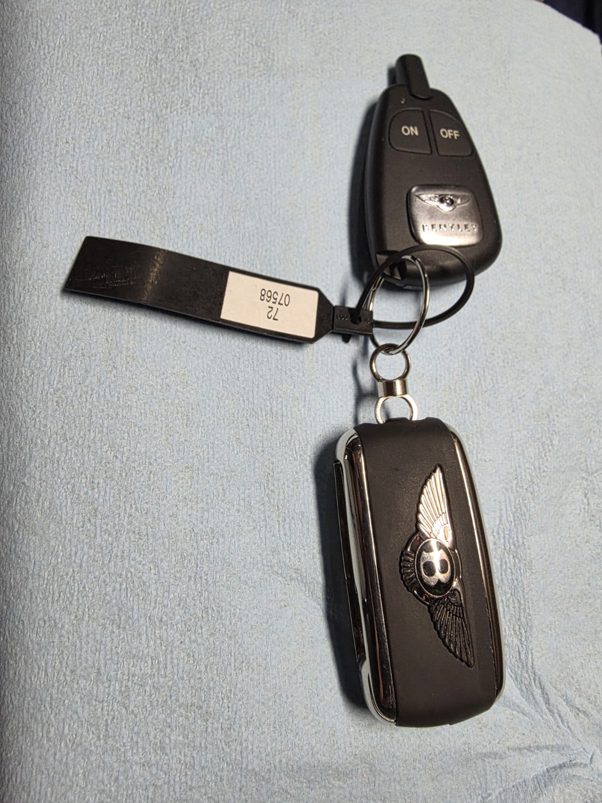 Bentley Key with Valet key and remote control for starting the original Webasto Bentley Key with Valet key and remote control for starting the original Webasto