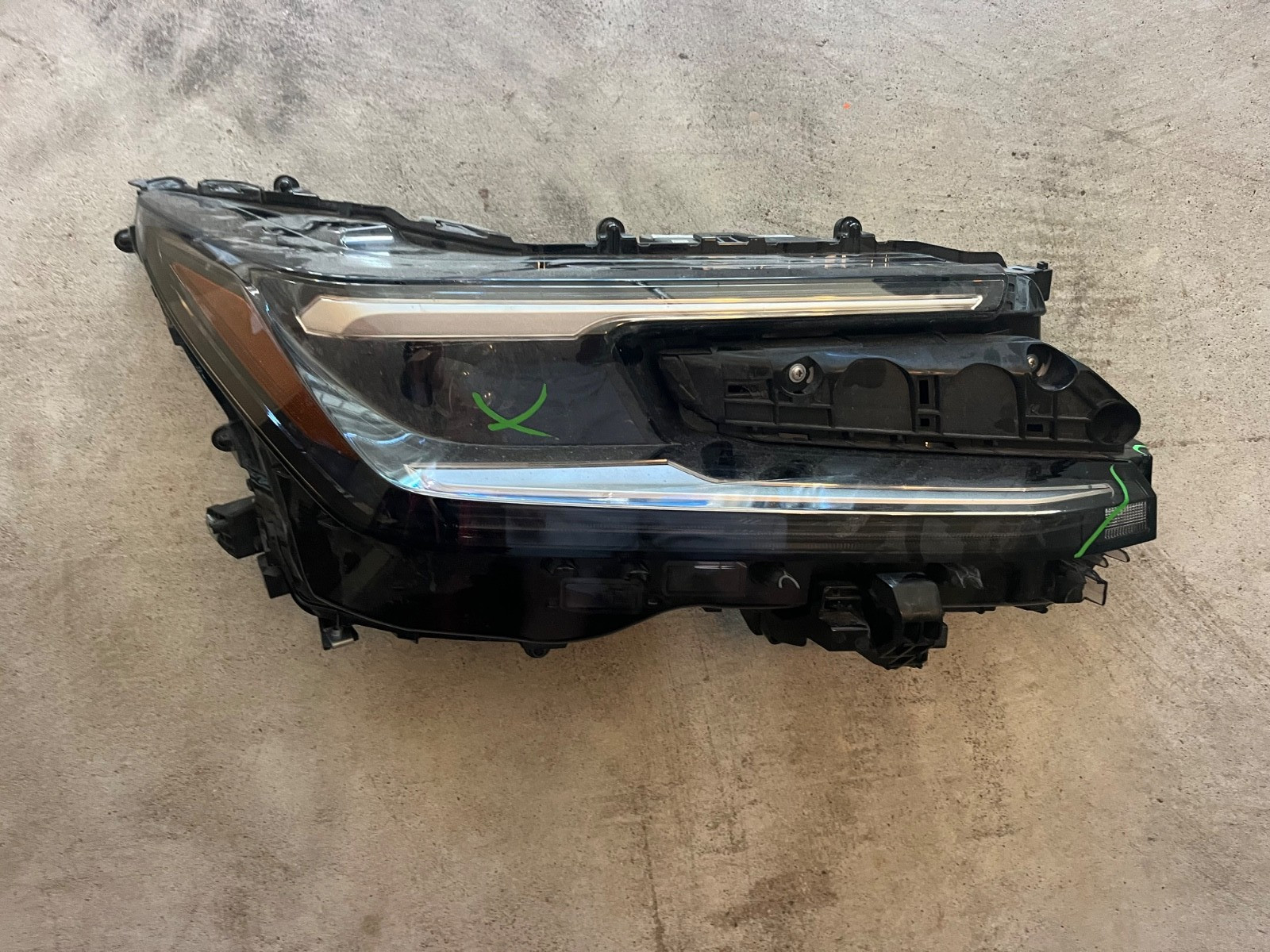 2026-2027 TOYOTA RAV4 RH HEADLIGHT W/O DRL LED OEM-EXCELLENT 2026-2027 TOYOTA RAV4 RH HEADLIGHT W/O DRL LED OEM-EXCELLENT