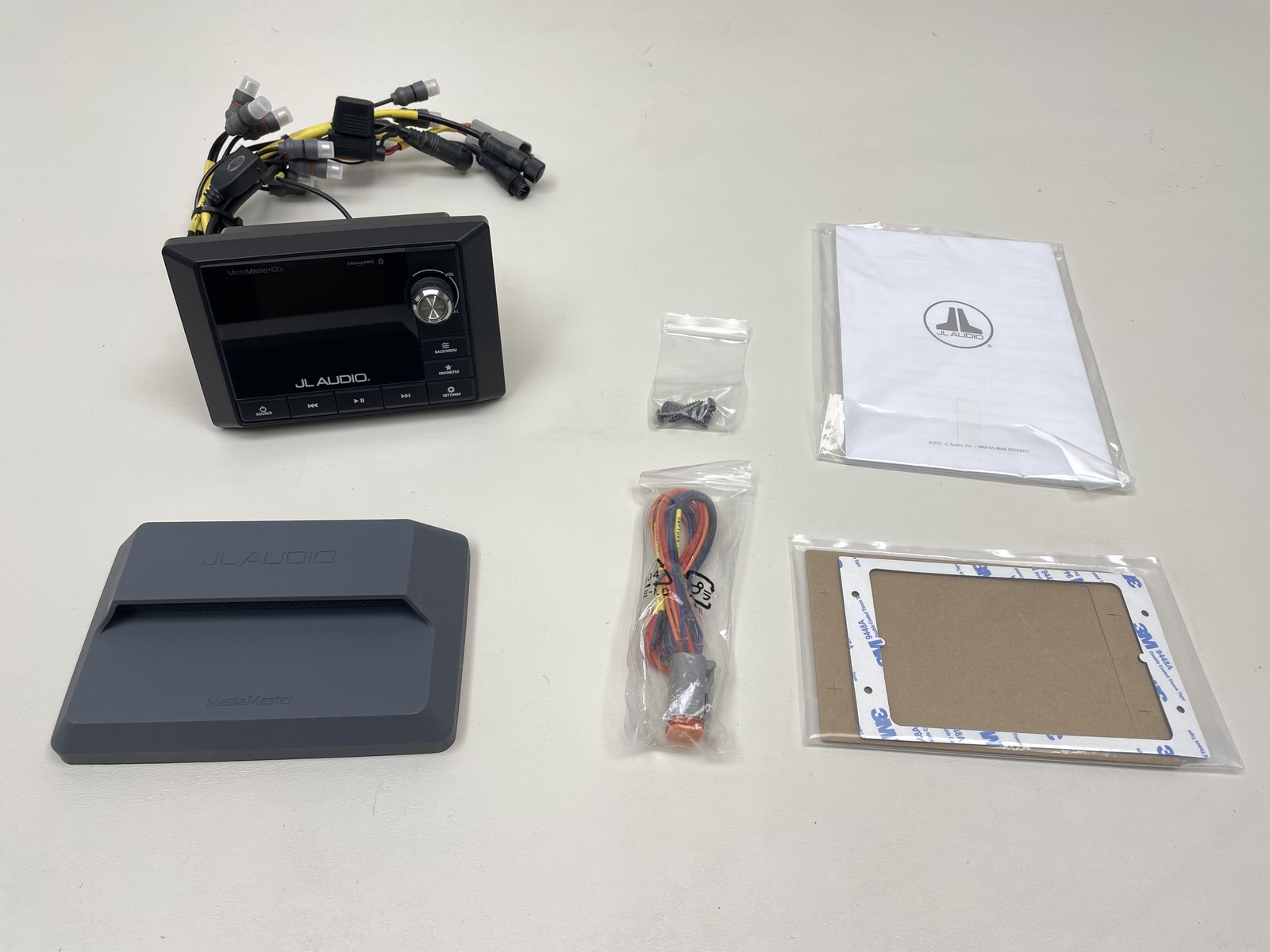 JL AUDIO MEDIA MASTER MM105 WEATHERPROOF MARINE AUDIO RECEIVER LCD DISPLAY BOAT