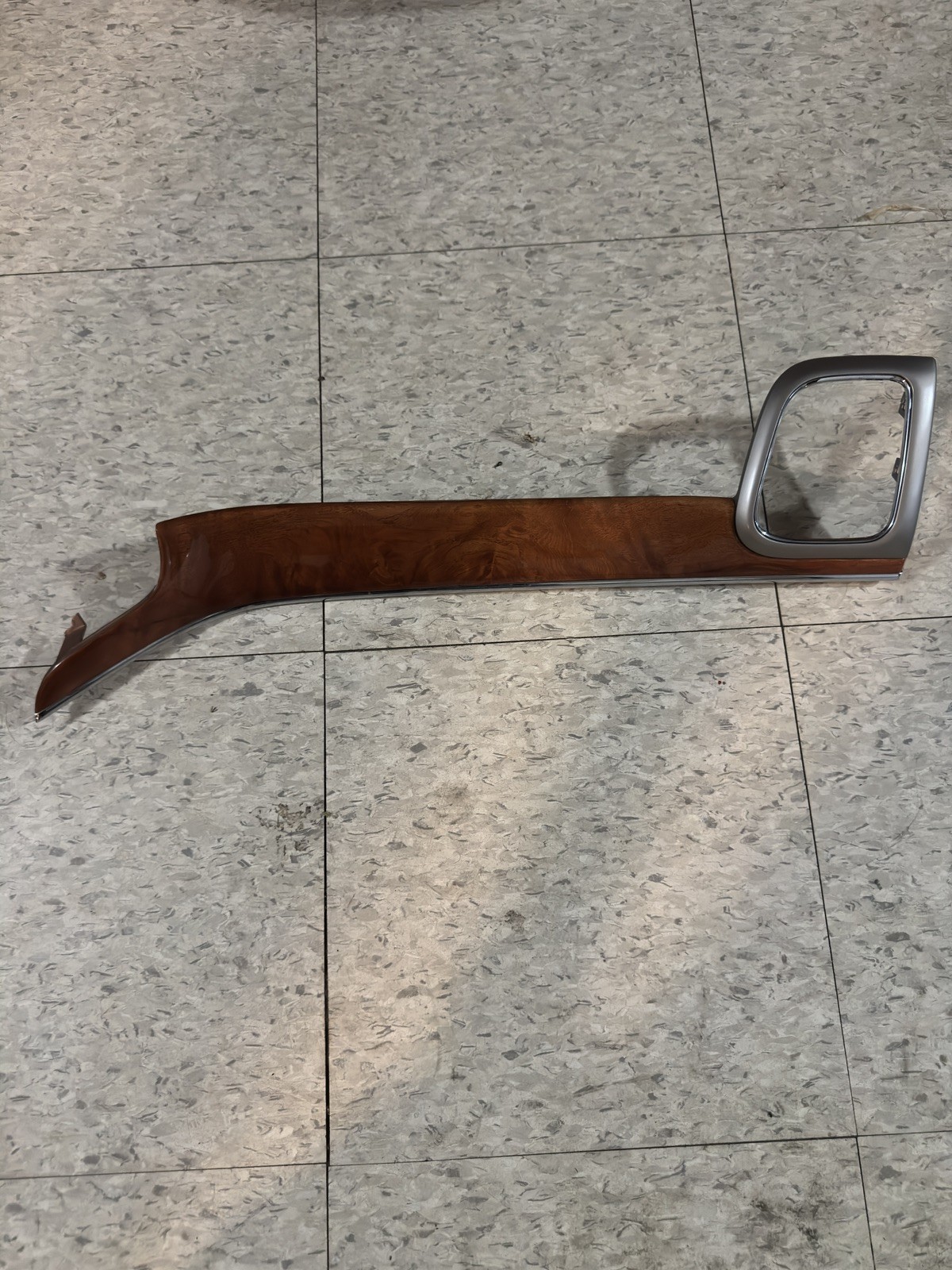 2011-2013 Jeep Grand Cherokee OVERLAND Real Wood Passenger Right Dash Trim OEM 2011-2013 Jeep Grand Cherokee OVERLAND Real Wood Passenger Right Dash Trim OEM