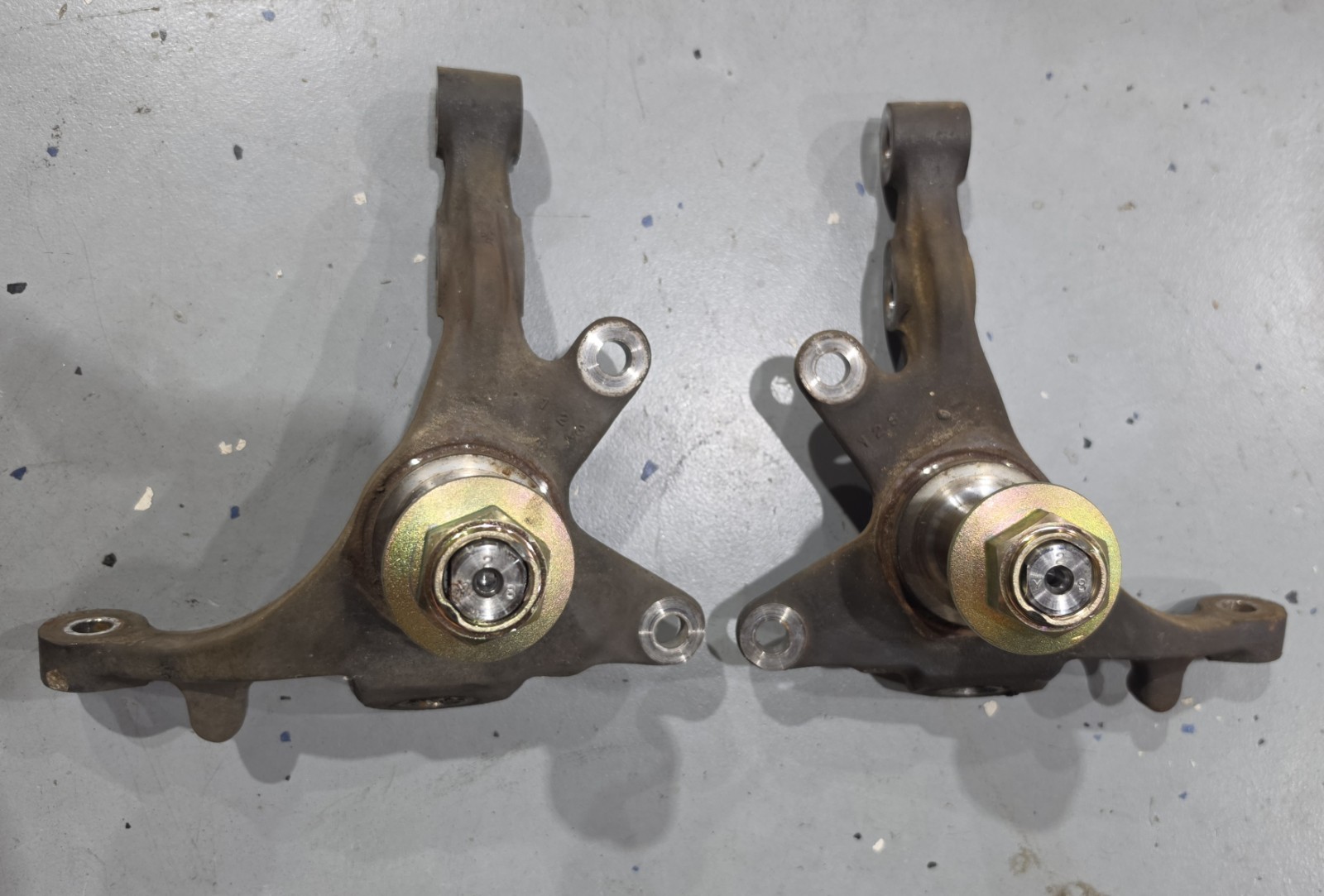 1995- 1998 NISSAN 240SX S14 Front Knuckles Left Right Set 1995- 1998 NISSAN 240SX S14 Front Knuckles Left Right Set