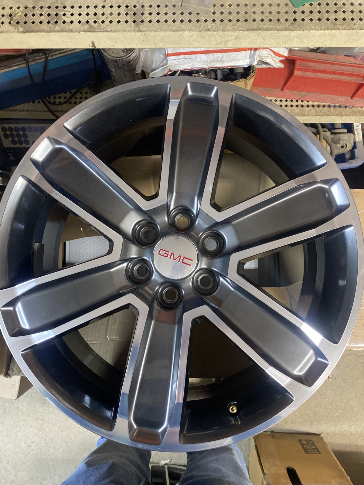 17–19 GMC Acadia Denali,Part#23101920,OEM Silver/Charcoal Wheel, 20\ 17–19 GMC Acadia Denali,Part#23101920,OEM Silver/Charcoal Wheel, 20\