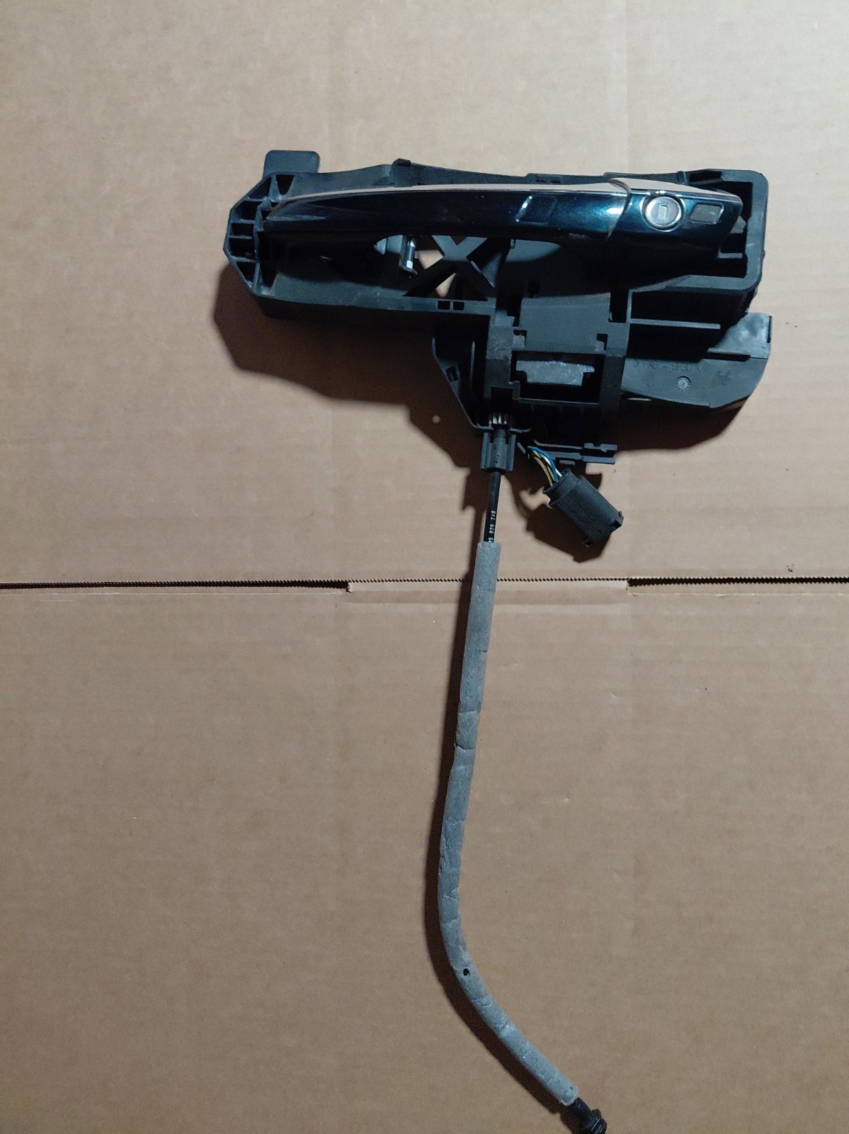 07-13 Mercedes W221 S63 S550 Front Left Exterior Door Handle W Bracket OEM 07-13 Mercedes W221 S63 S550 Front Left Exterior Door Handle W Bracket OEM
