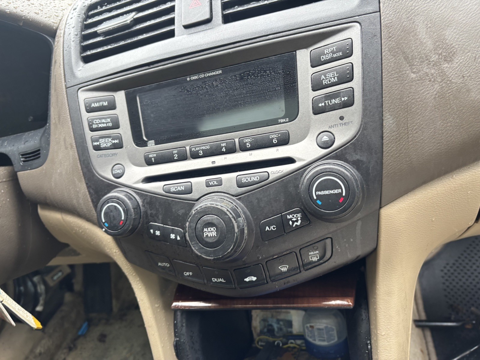 03-07 Honda Accord Radio Stereo 6 Disc CD Player Receiver 39175sdaa110 W/CODE 03-07 Honda Accord Radio Stereo 6 Disc CD Player Receiver 39175sdaa110 W/CODE