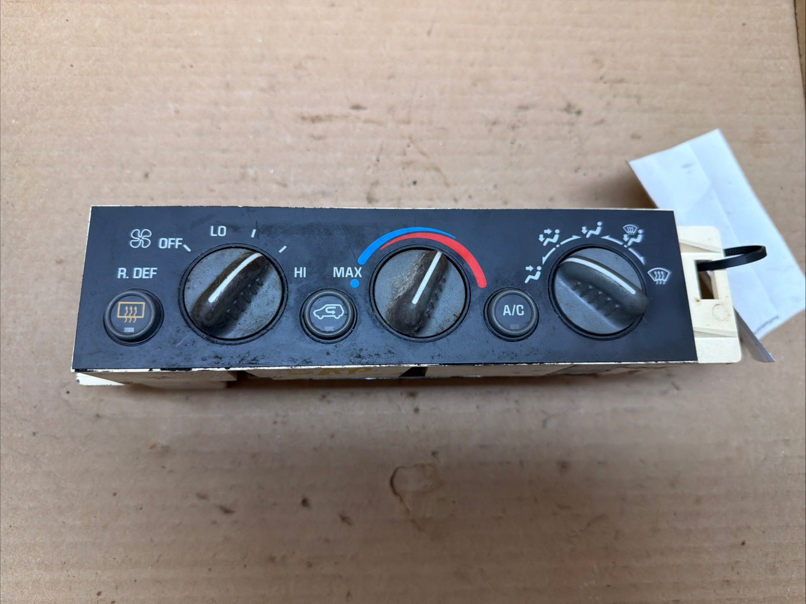 1996-2000 Chevrolet Suburban Temperature Control Unit OEM 16199266 1996-2000 Chevrolet Suburban Temperature Control Unit OEM 16199266