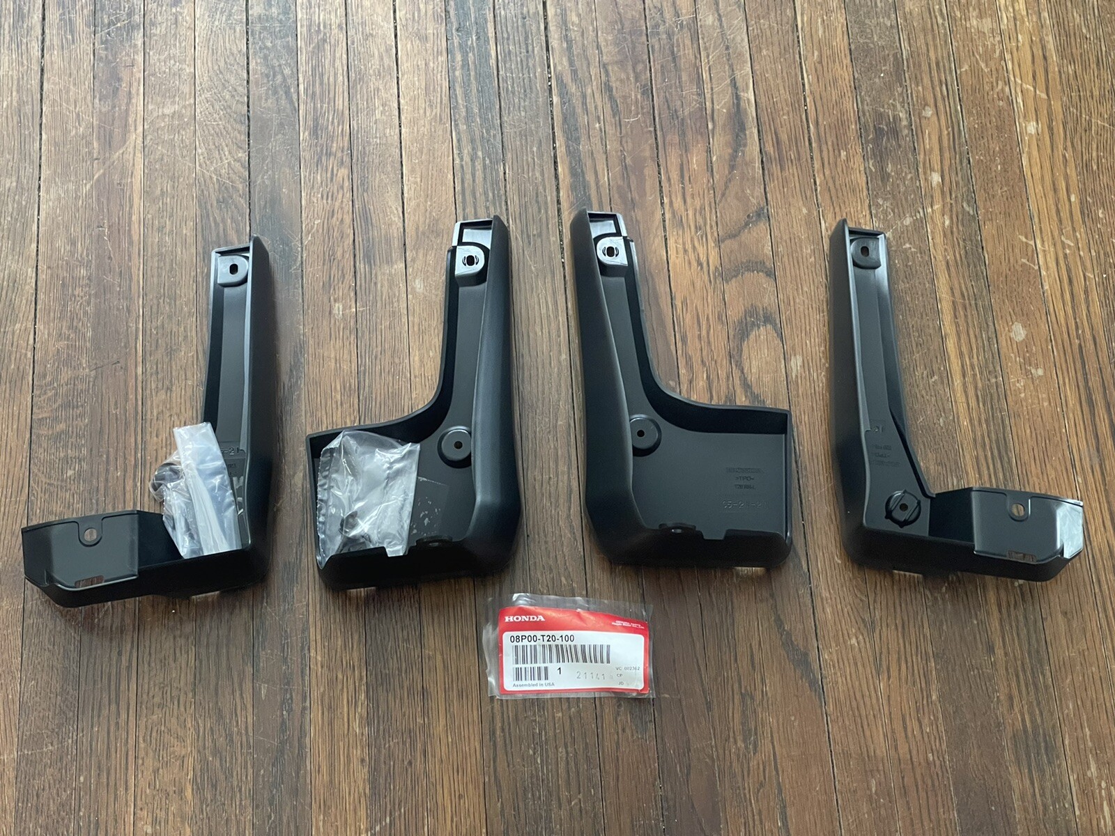 2022-26 NEW GENUINE HONDA CIVIC 4 DOOR SEDAN SPLASH MUD GUARDS 08P00-T20-100 OEM 2022-26 NEW GENUINE HONDA CIVIC 4 DOOR SEDAN SPLASH MUD GUARDS 08P00-T20-100 OEM