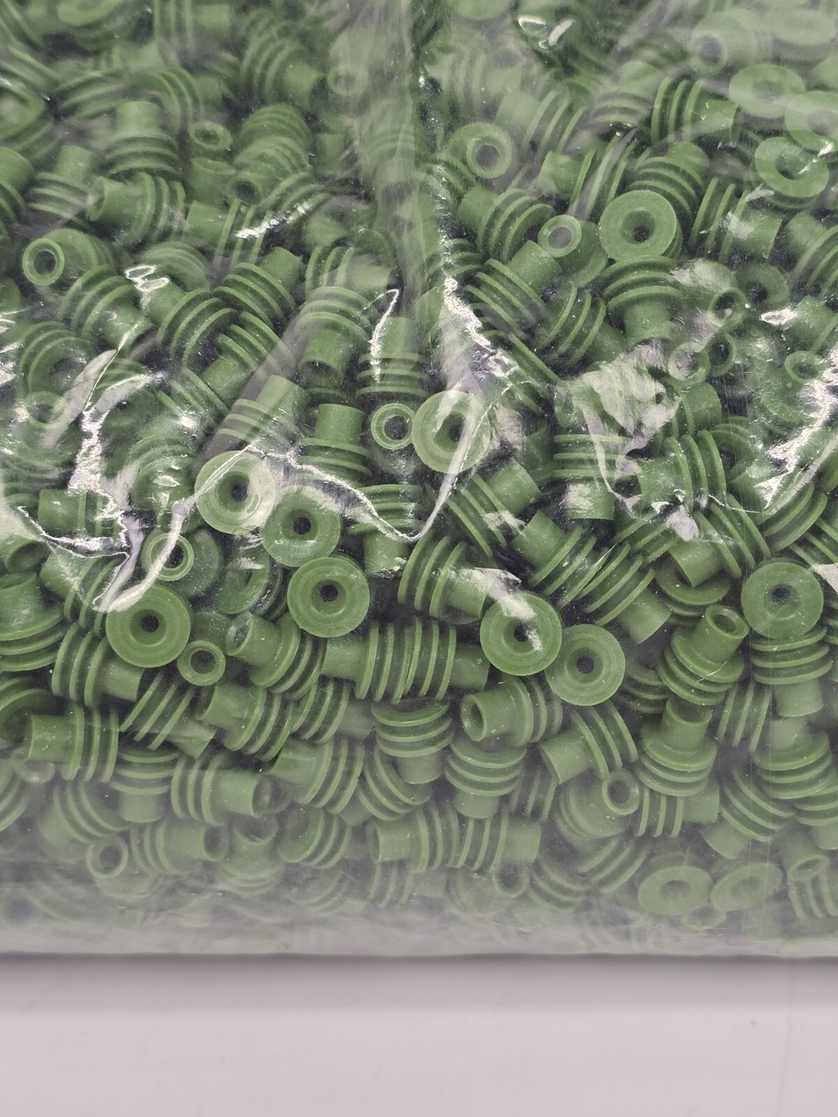 Bag of 5000 OEM Delphi 15324982 Weatherpack Connector Wire Seal 18-20 Ga Green R Bag of 5000 OEM Delphi 15324982 Weatherpack Connector Wire Seal 18-20 Ga Green R
