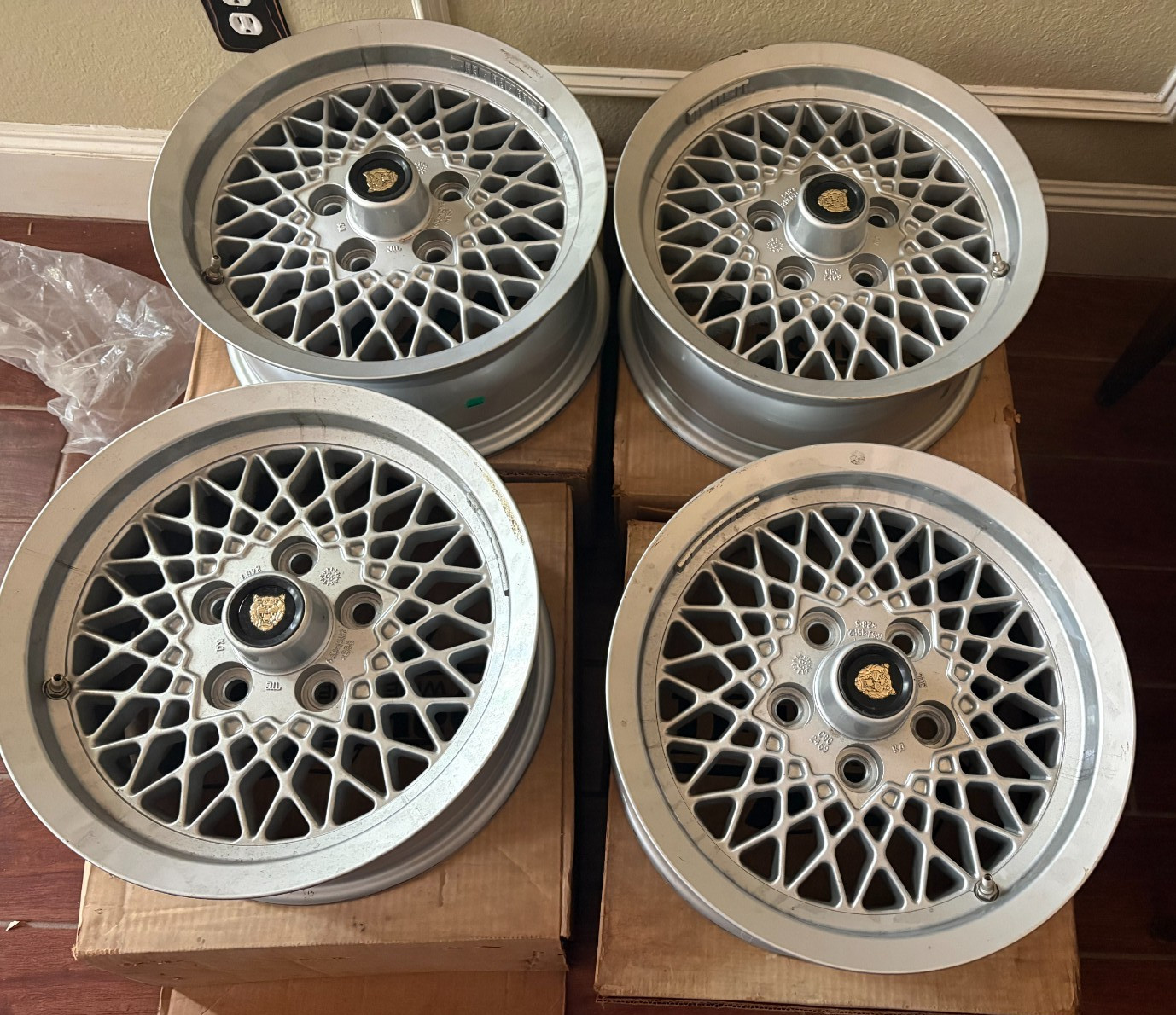 Set of 4 JAGUAR XJS 1989-1994 lattice wheel - Almost New Take Offs Stored Inside Set of 4 JAGUAR XJS 1989-1994 lattice wheel - Almost New Take Offs Stored Inside