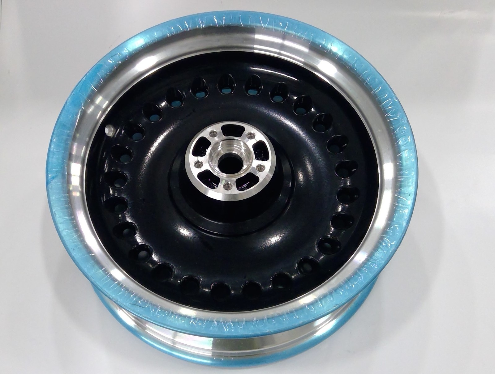 HARLEY-DAVIDSON WHL,RR,HOLE,GBLK,17X6 40900123 NEW OEM HARLEY-DAVIDSON WHL,RR,HOLE,GBLK,17X6 40900123 NEW OEM