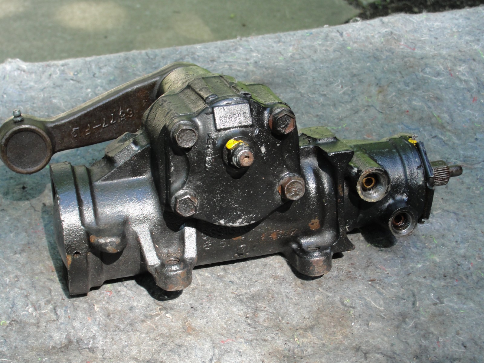 1968-72 CAMARO CHEVELLE GTO 442 POWER STEERING BOX 5691676 & PITMAN ARM. 1968-72 CAMARO CHEVELLE GTO 442 POWER STEERING BOX 5691676 & PITMAN ARM.