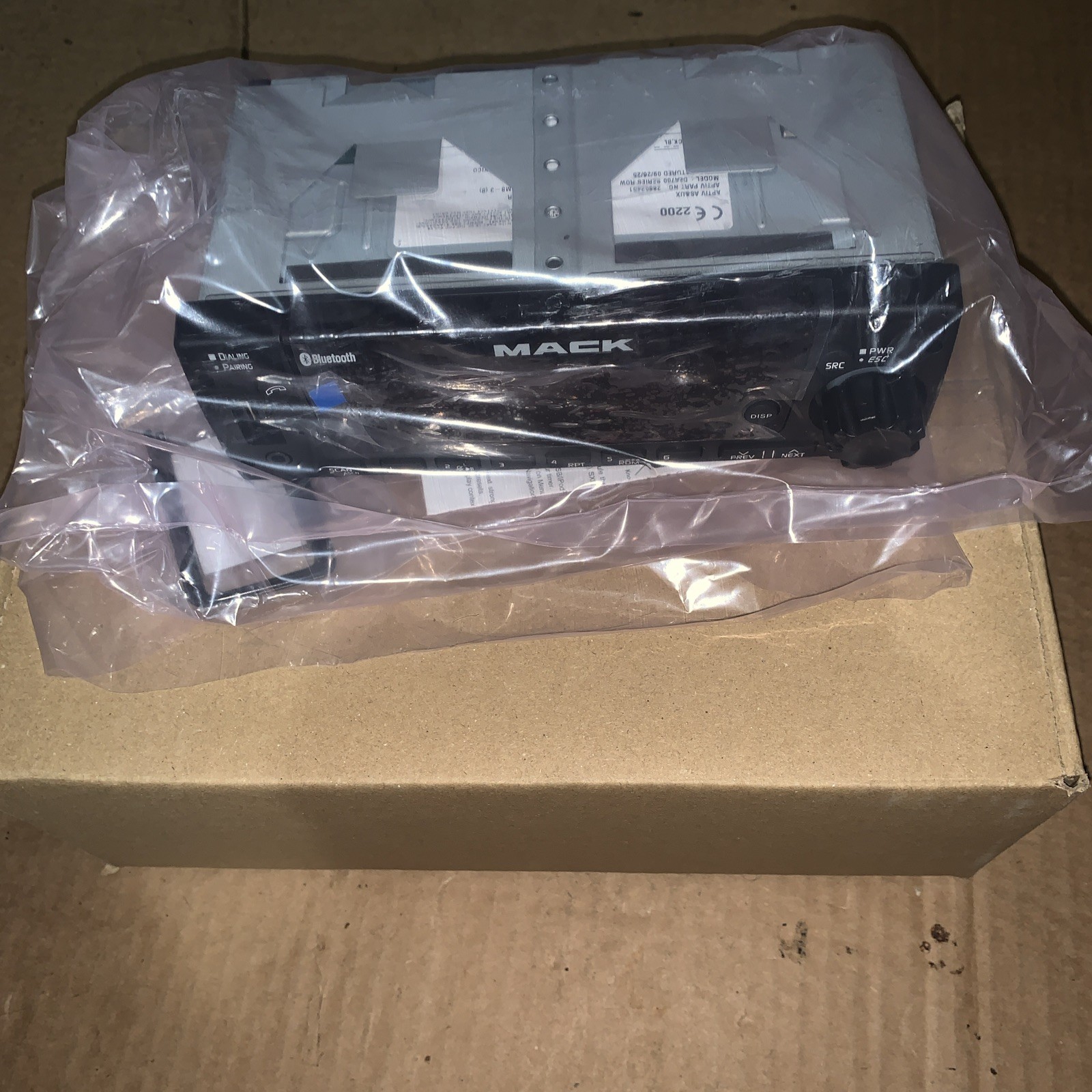 Volvo / Mack Truck Radio 24162021 DEA710 Bluetooth OEM Volvo / Mack Truck Radio 24162021 DEA710 Bluetooth OEM