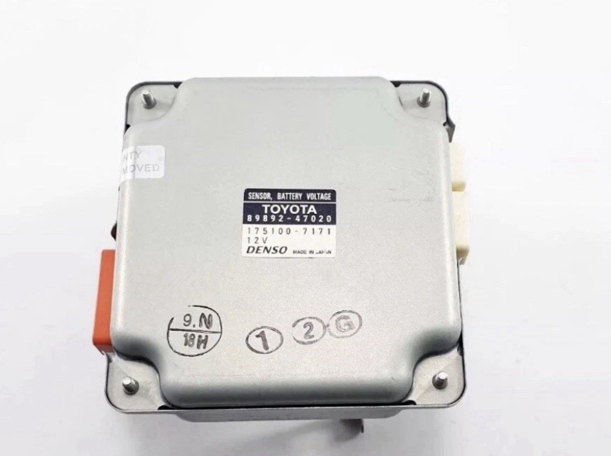 2010-2015 Toyota Prius Hybrid Battery Voltage Sensor ECU Module OEM 89892-47020 2010-2015 Toyota Prius Hybrid Battery Voltage Sensor ECU Module OEM 89892-47020