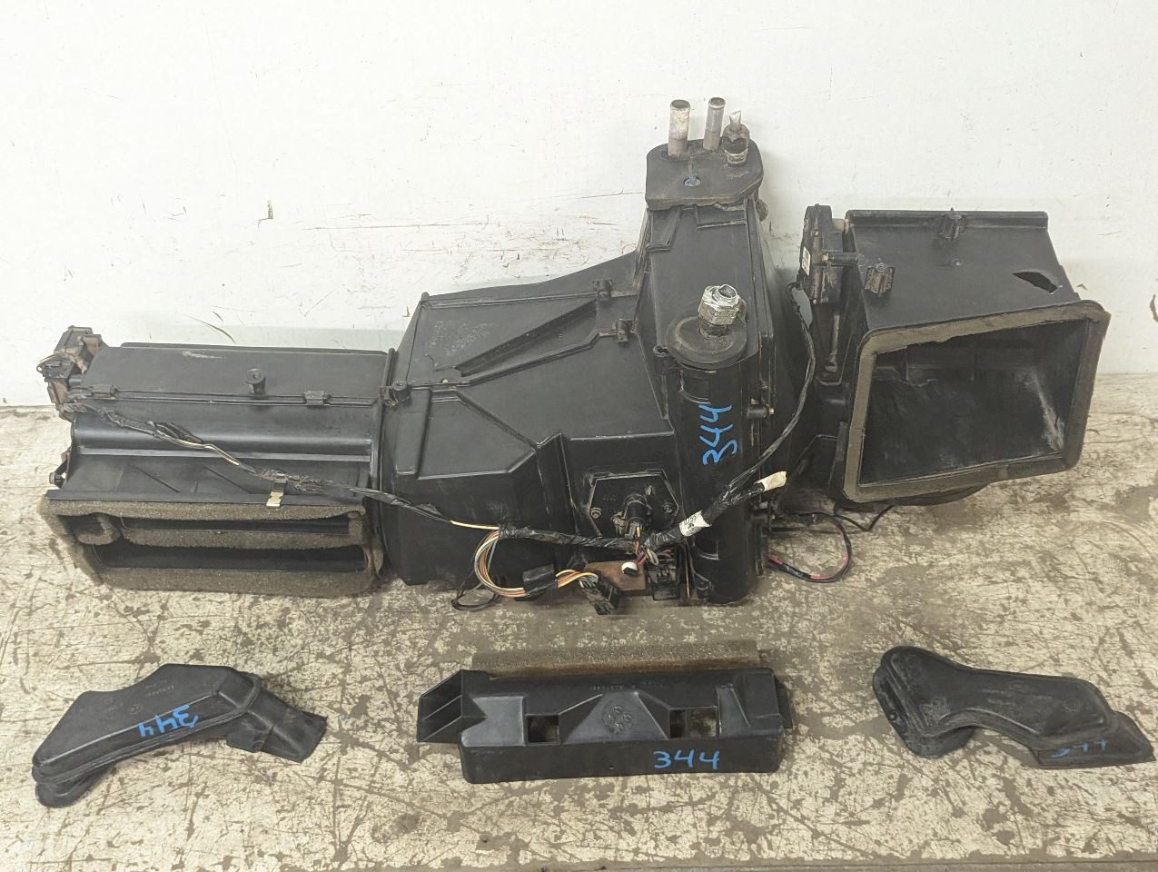 Behind Dash Heater Housing | Fits 95 96 97 98 99 GMC Sierra 1500