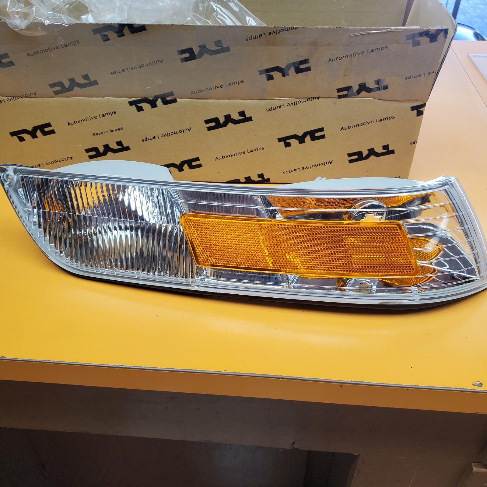 NEW 1995-1997 Mercury Grand Marquis RH Passenger Corner Side Marker Light TYC