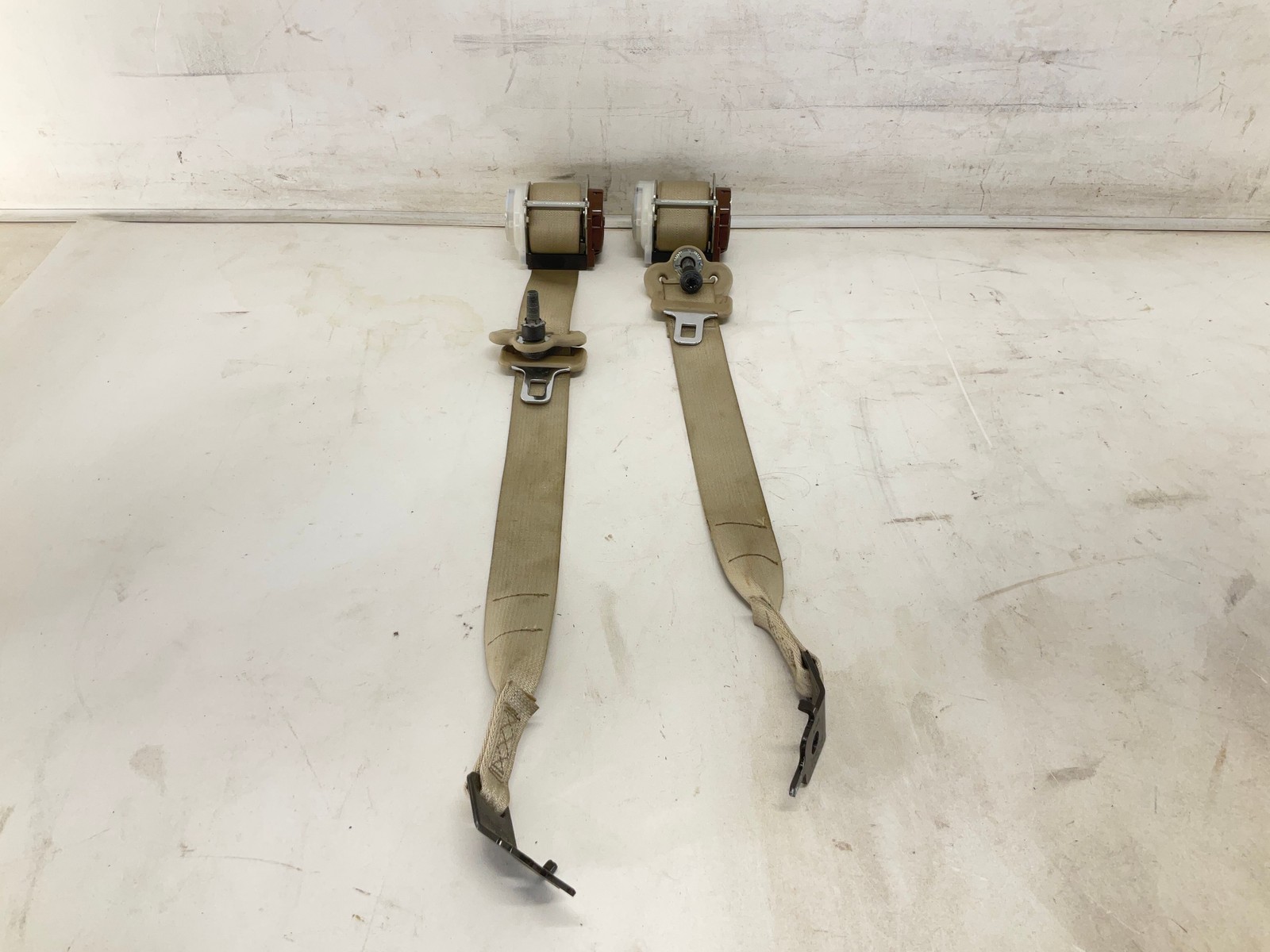 13-18 Jeep Grand Cherokee Rear Left & Right Seat Belt Retractor OEM 13-18 Jeep Grand Cherokee Rear Left & Right Seat Belt Retractor OEM