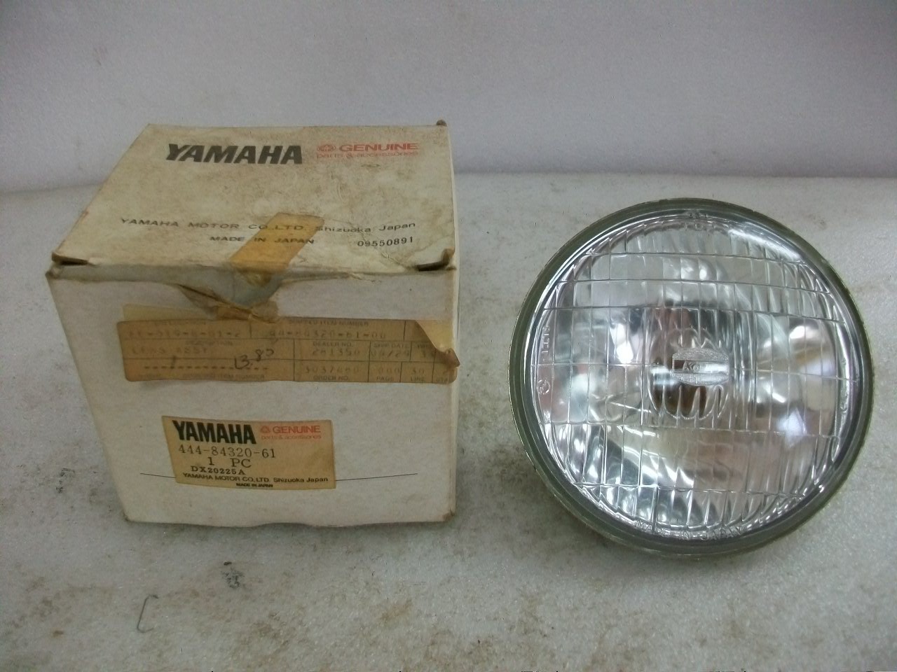 NOS New OEM 1974-1975 Yamaha DT125A DT125B Headlamp Headlight 444-84320-61 NOS New OEM 1974-1975 Yamaha DT125A DT125B Headlamp Headlight 444-84320-61