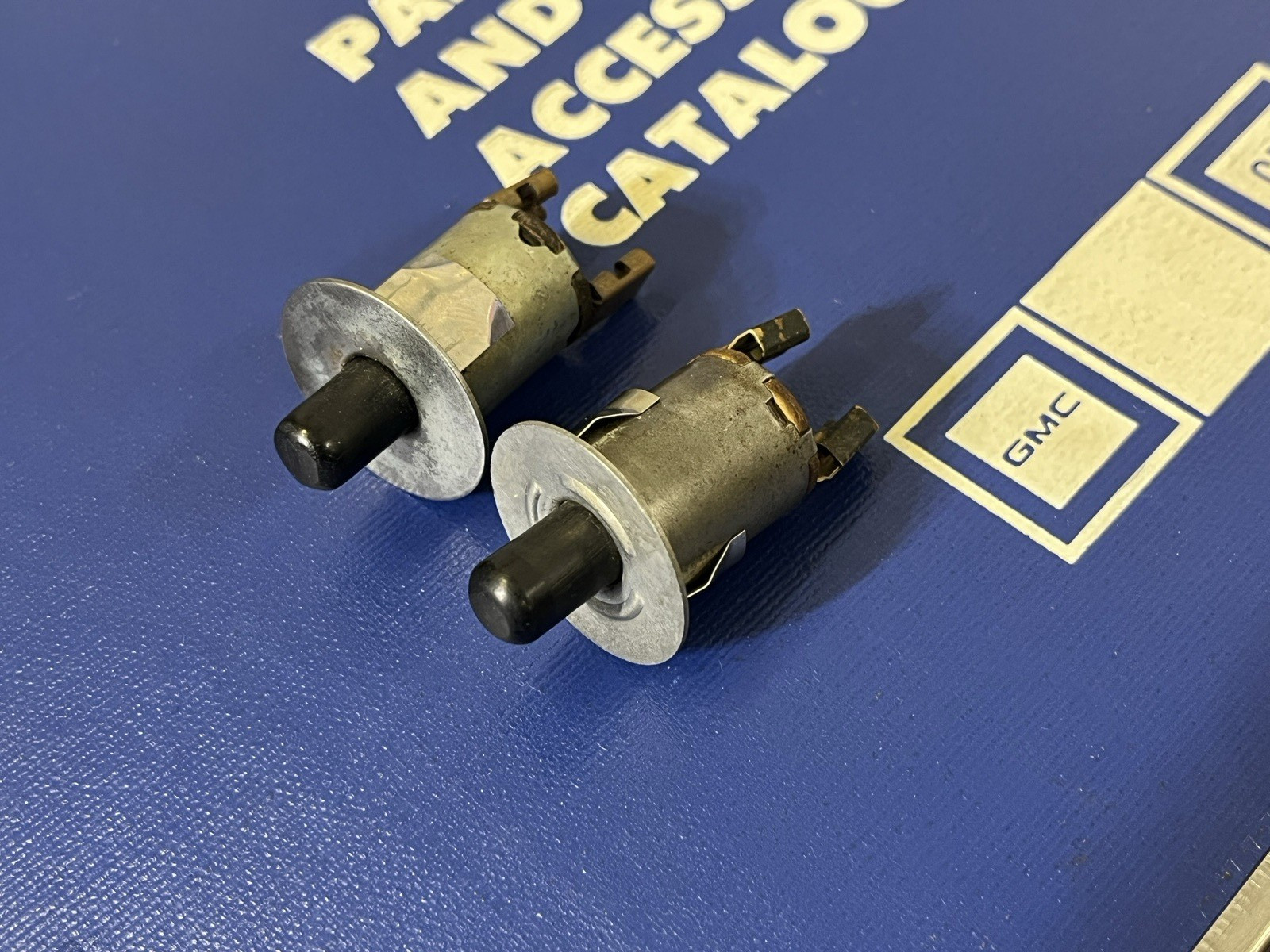 1 NOS 1 NORS Pontiac Buick Door switches 4709879 1957 1958 1959 1960 1 NOS 1 NORS Pontiac Buick Door switches 4709879 1957 1958 1959 1960
