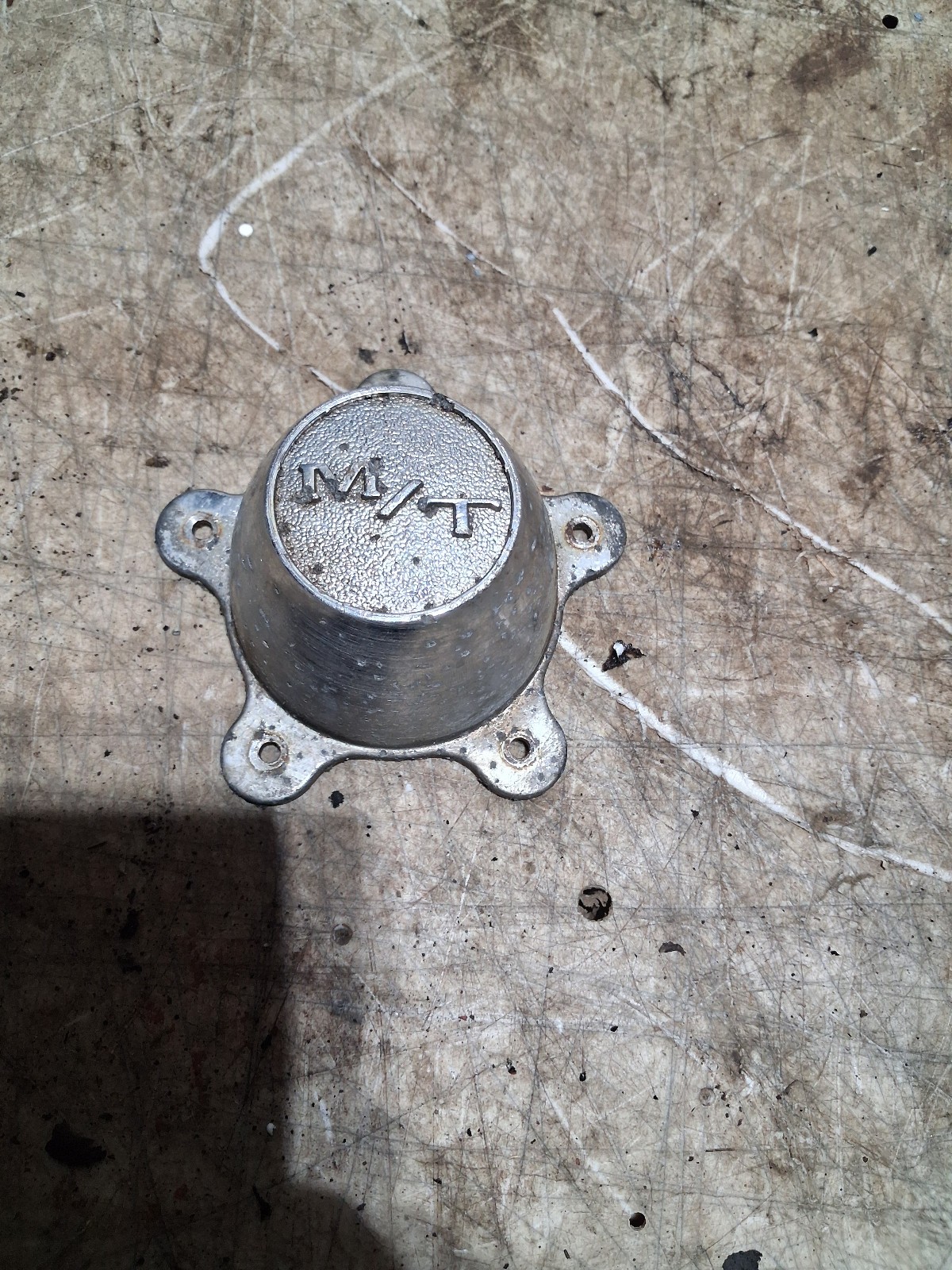 Vintage Metal M/T Mickey Thompson 5 Ear Center Cap BOLT ON Vintage Metal M/T Mickey Thompson 5 Ear Center Cap BOLT ON