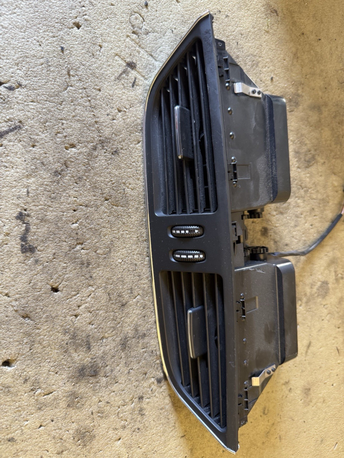 06-11 Mercedes W219 CLS550 Center Dash AC Air Vent A2198300054 Oem 