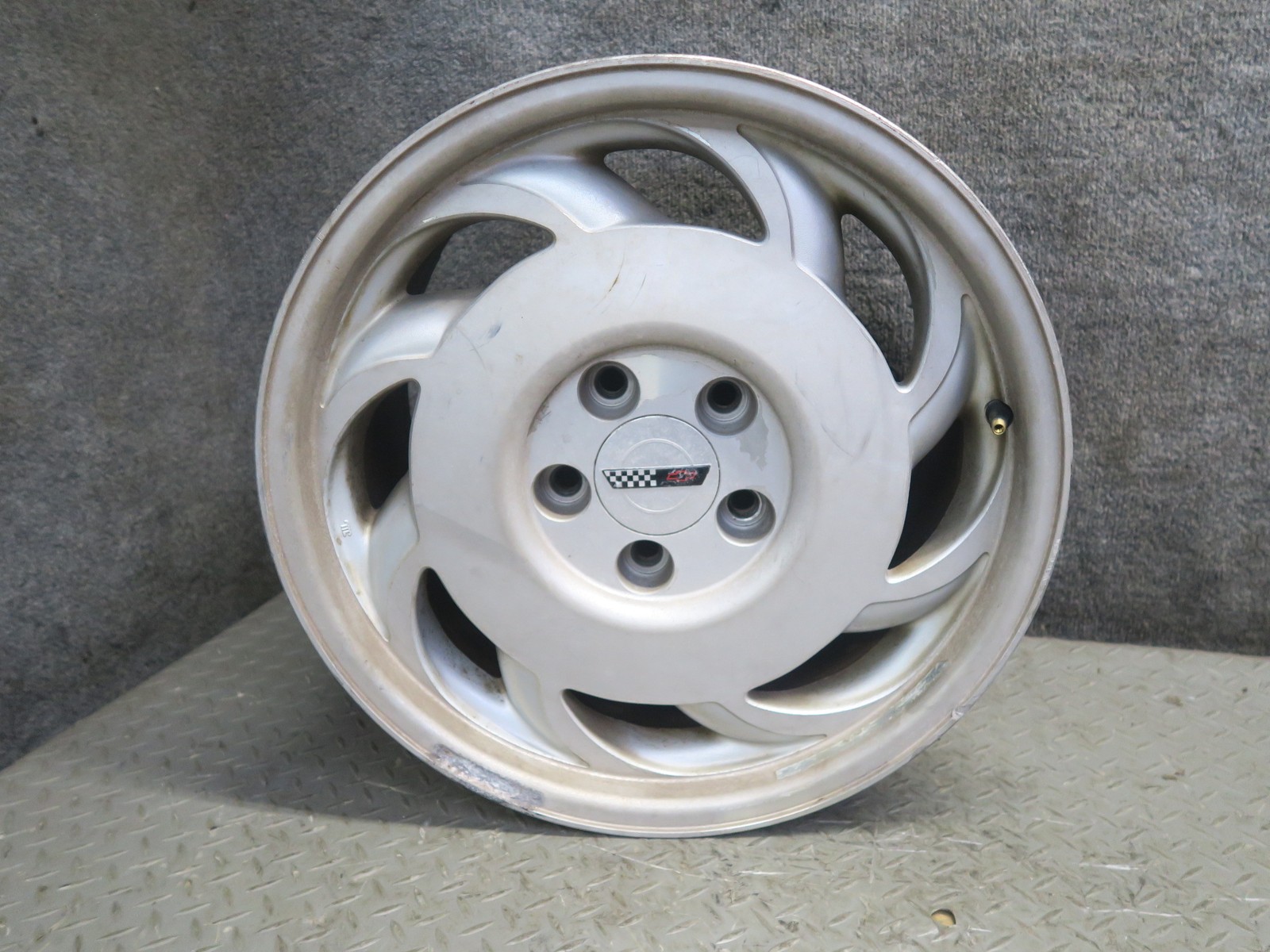93-96 CHEVROLET CORVETTE C4 REAR RIGHT WHEEL R17