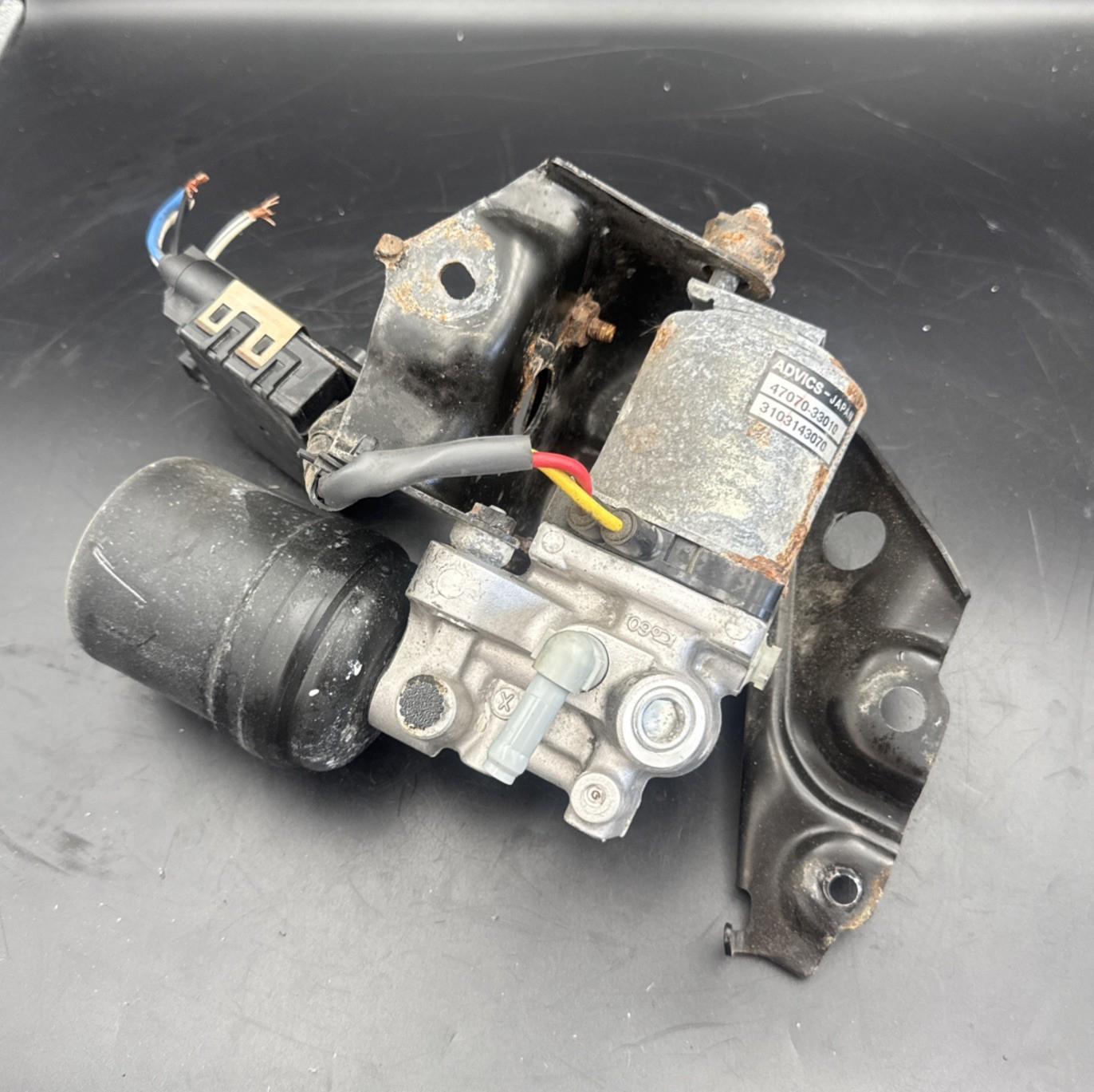 12-17 Toyota Camry Hybrid 13-18 Avalon ES300h ABS Brake Pump 47070-33010
