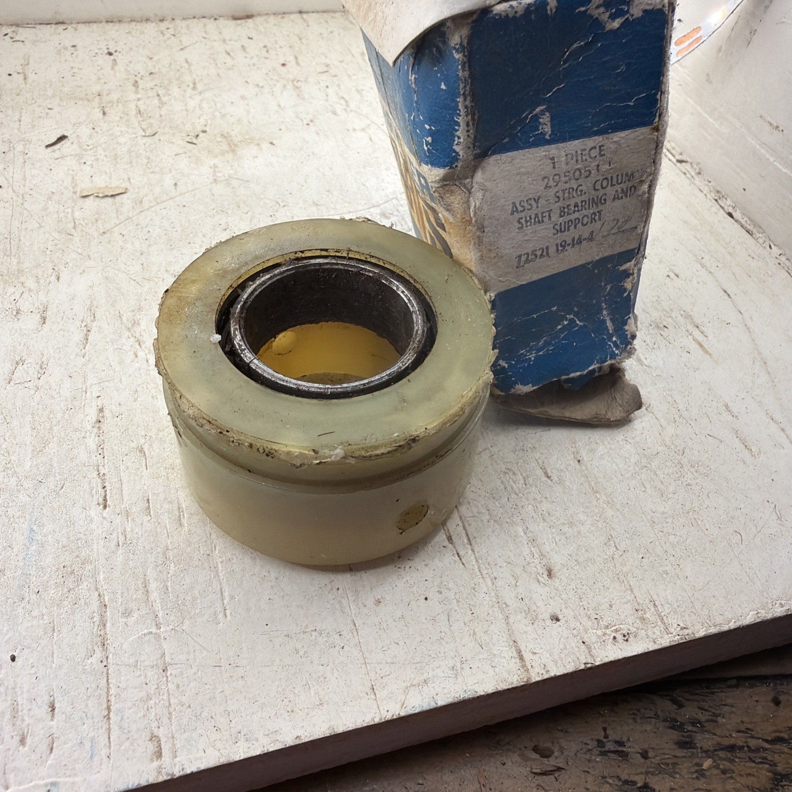 NOS Mopar 2950513 68-69 Lower Steering Column Bearing for Auto Transmission New NOS Mopar 2950513 68-69 Lower Steering Column Bearing for Auto Transmission New
