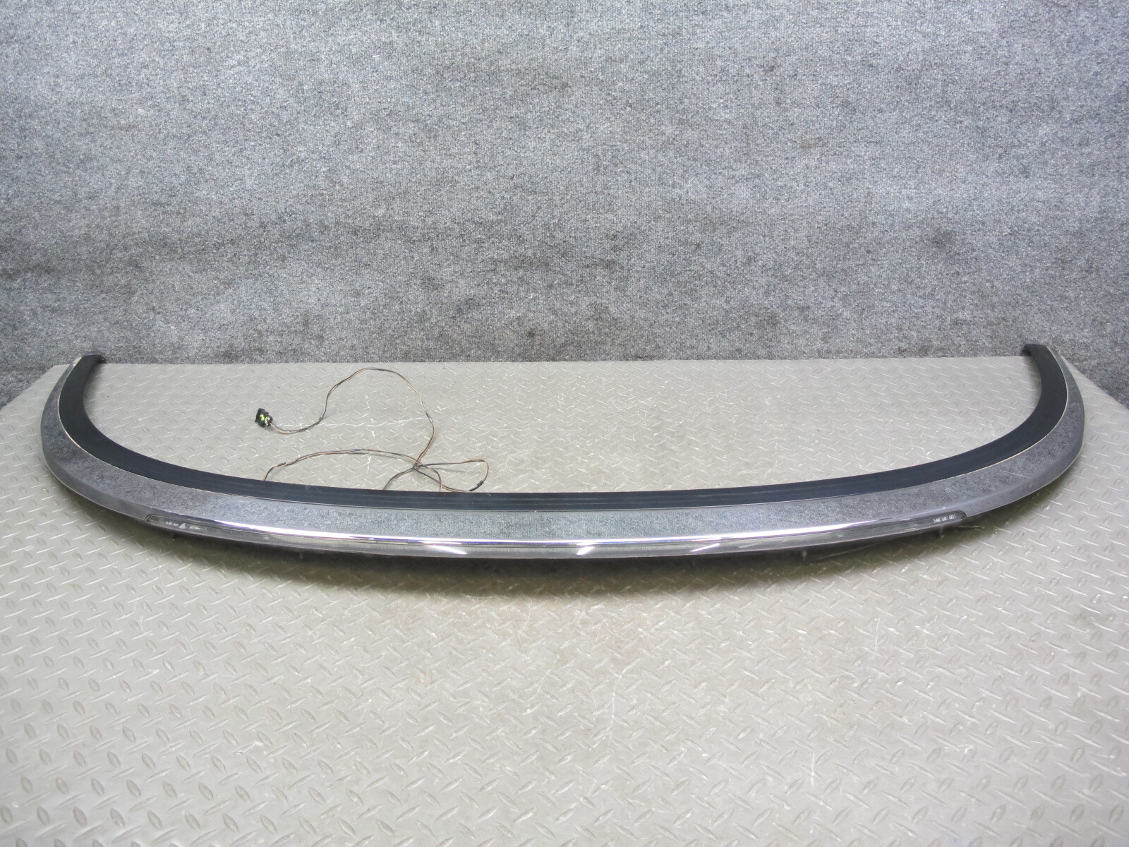 07-10 BENTLEY CONTINENTAL GTC REAR CHROME TRIM MOLDING COVER W BRAKE LIGHT