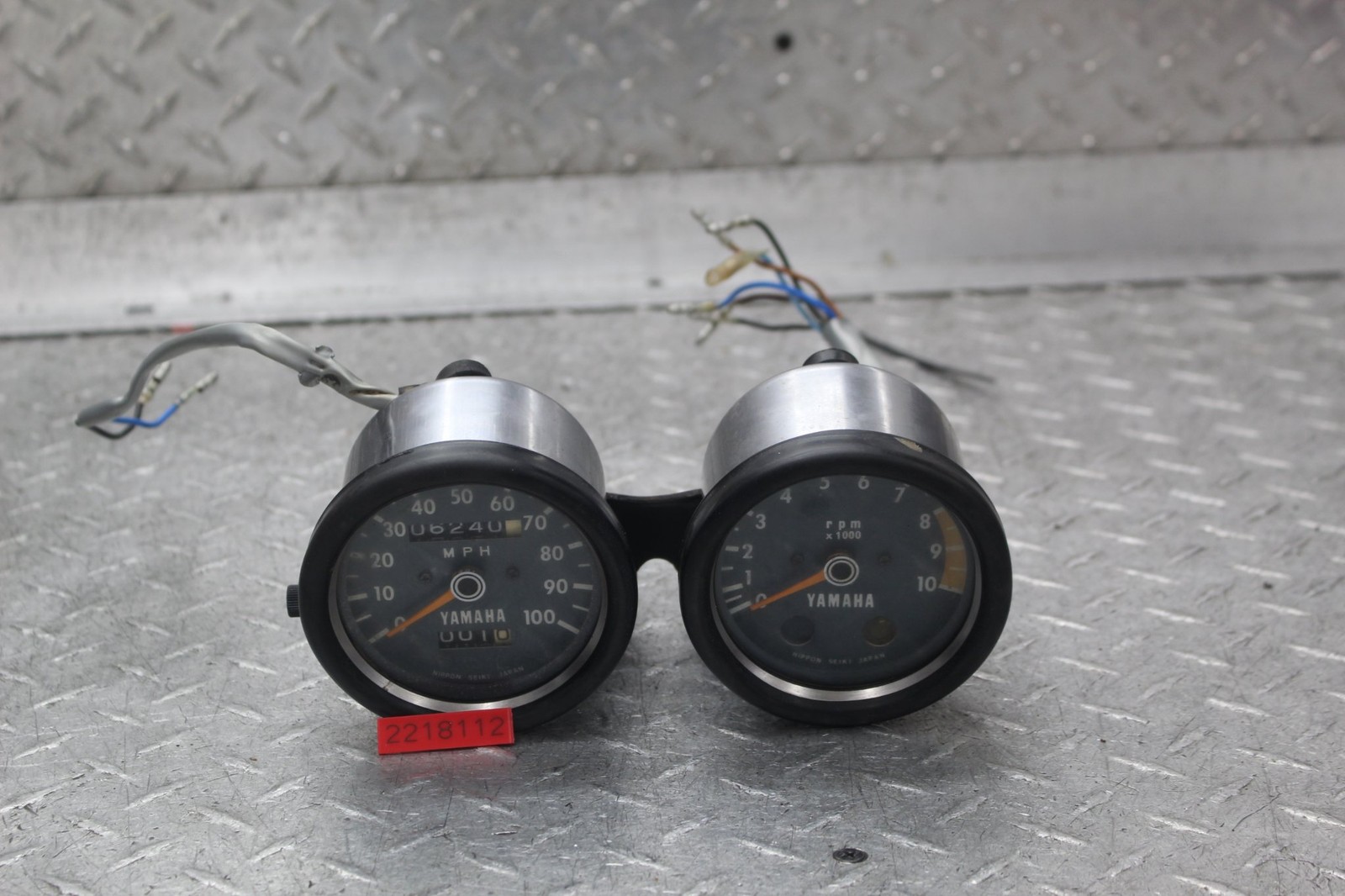 1973 YAMAHA DT 125 SPEEDOMETER & TACHOMETER GAUGE INSTRUMENT 308-83570-30-00 1973 YAMAHA DT 125 SPEEDOMETER & TACHOMETER GAUGE INSTRUMENT 308-83570-30-00