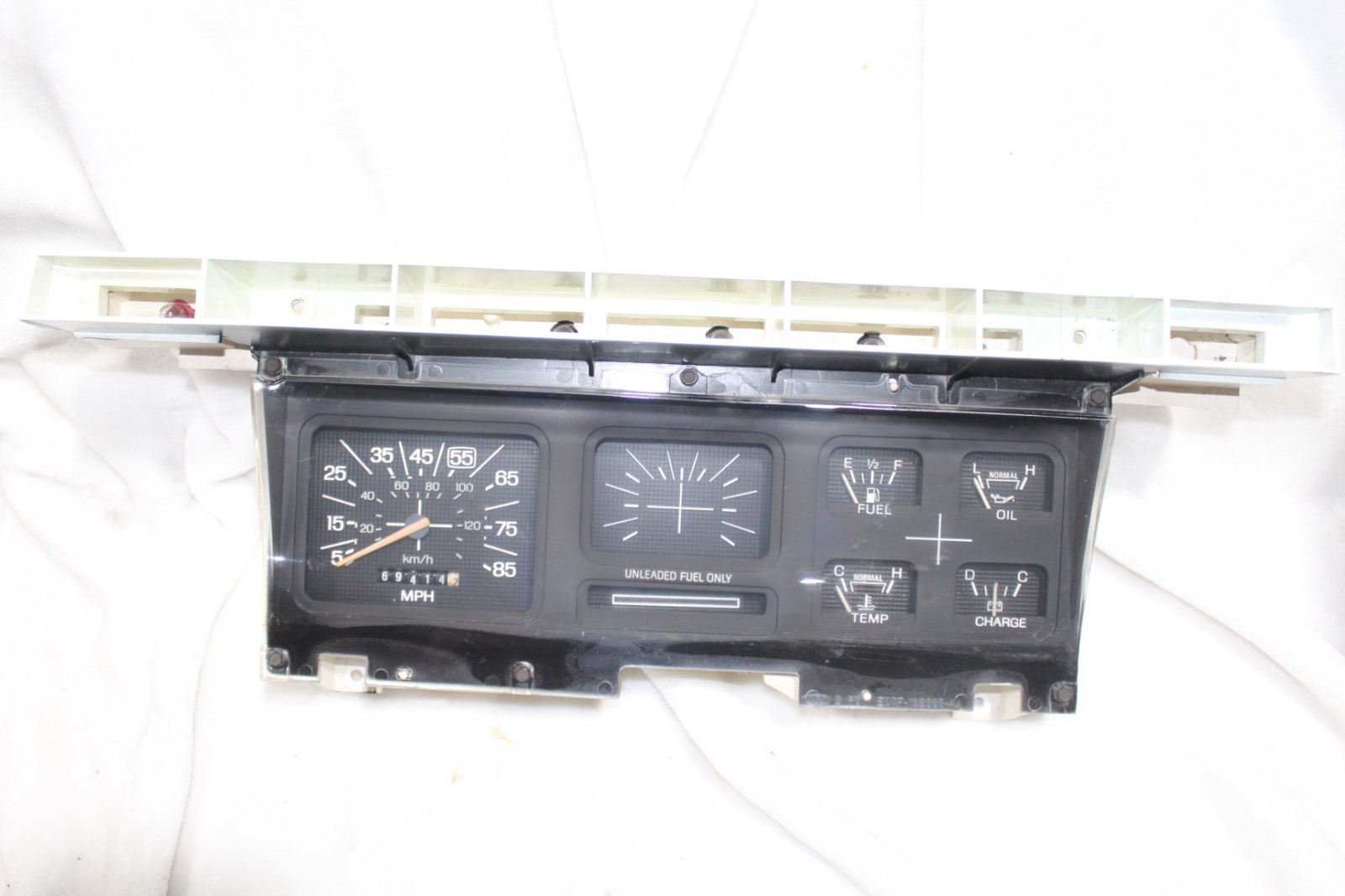 80-86 Ford F150 F250 INSTRUMENT CLUSTER Gauges SPEEDOMETER 69K M/T Clean 80-86 Ford F150 F250 INSTRUMENT CLUSTER Gauges SPEEDOMETER 69K M/T Clean