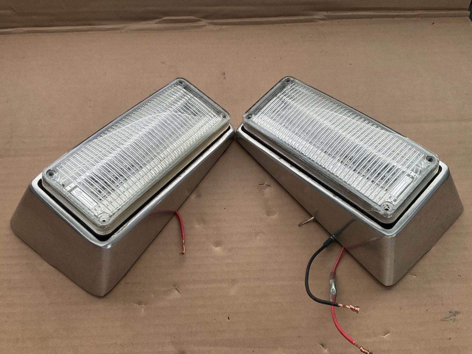 Pair* Whelen 700 Series Linear Super-LED RED 70R02FCR W/Chrome Bumper Mounts.M44 Pair* Whelen 700 Series Linear Super-LED RED 70R02FCR W/Chrome Bumper Mounts.M44