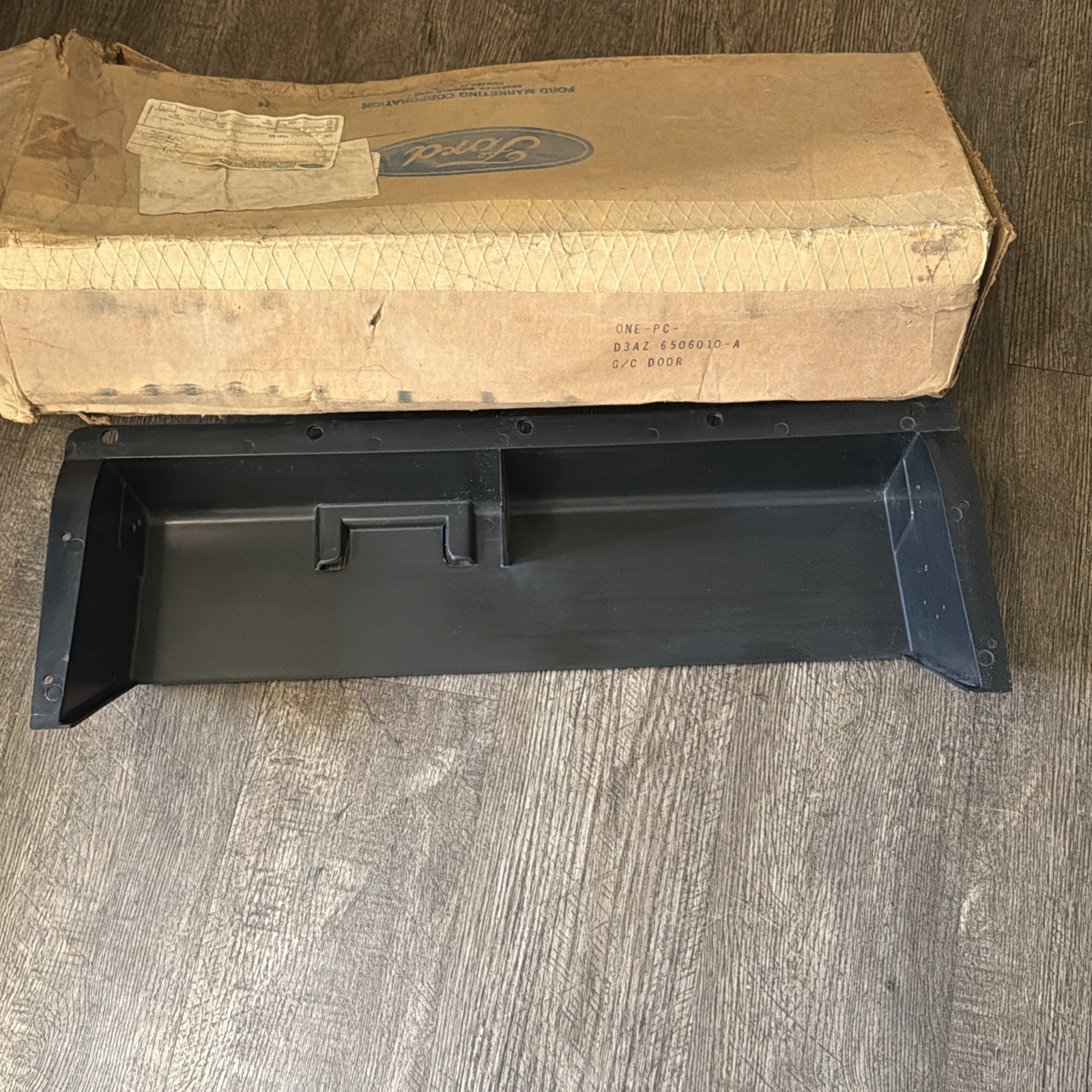 NOS OEM Ford 1973-1978 GALAXIE LTD CUSTOM SQUIRE GLOVE BOX COMPARTMENT INSERT