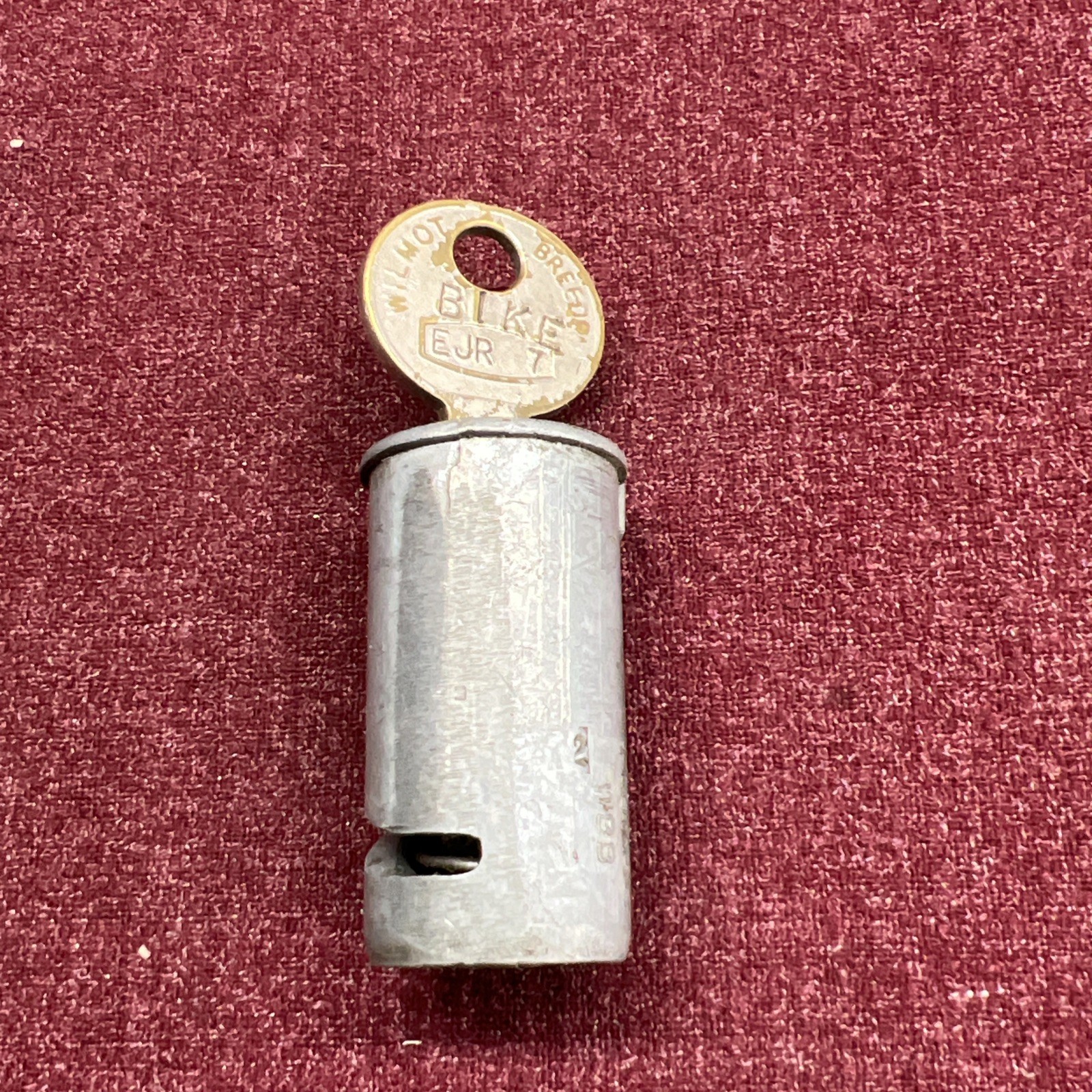 OEM TRIUMPH T100 T120 T140 STEERING LOCK with KEY EJR7 ** BSA A50 A65 OEM TRIUMPH T100 T120 T140 STEERING LOCK with KEY EJR7 ** BSA A50 A65