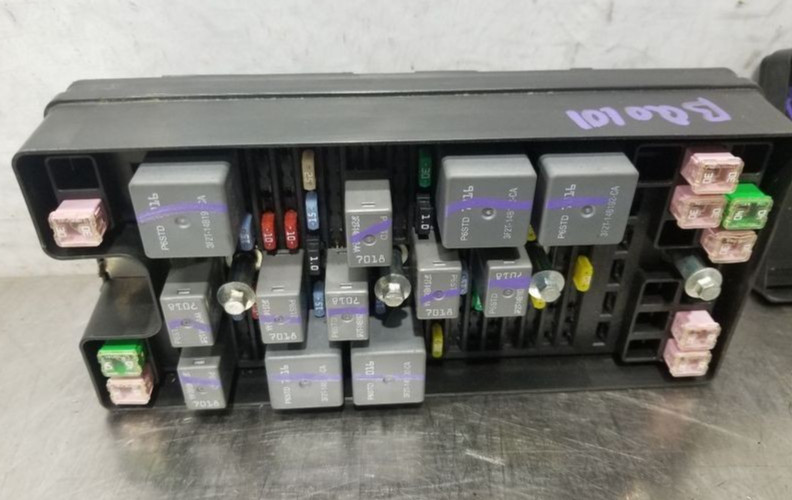 2007-2008 Ford Mustang Engine Fuse Box Assembly Tested OEM