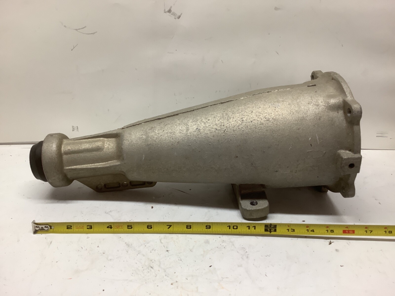 NOS 1971-1976 Ford LINCOLN C6 C-6 Extension Housing 2wd RF-D2AP-7A040-AA oem