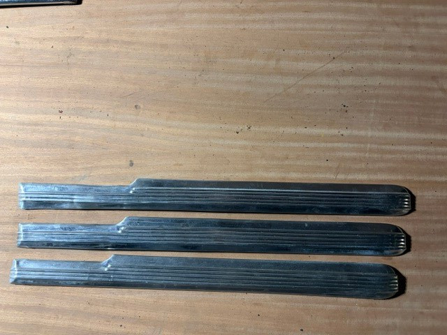 1946 1947 1948 46 47 48 Chevy Chevrolet right front fender Sargent Strips 1946 1947 1948 46 47 48 Chevy Chevrolet right front fender Sargent Strips