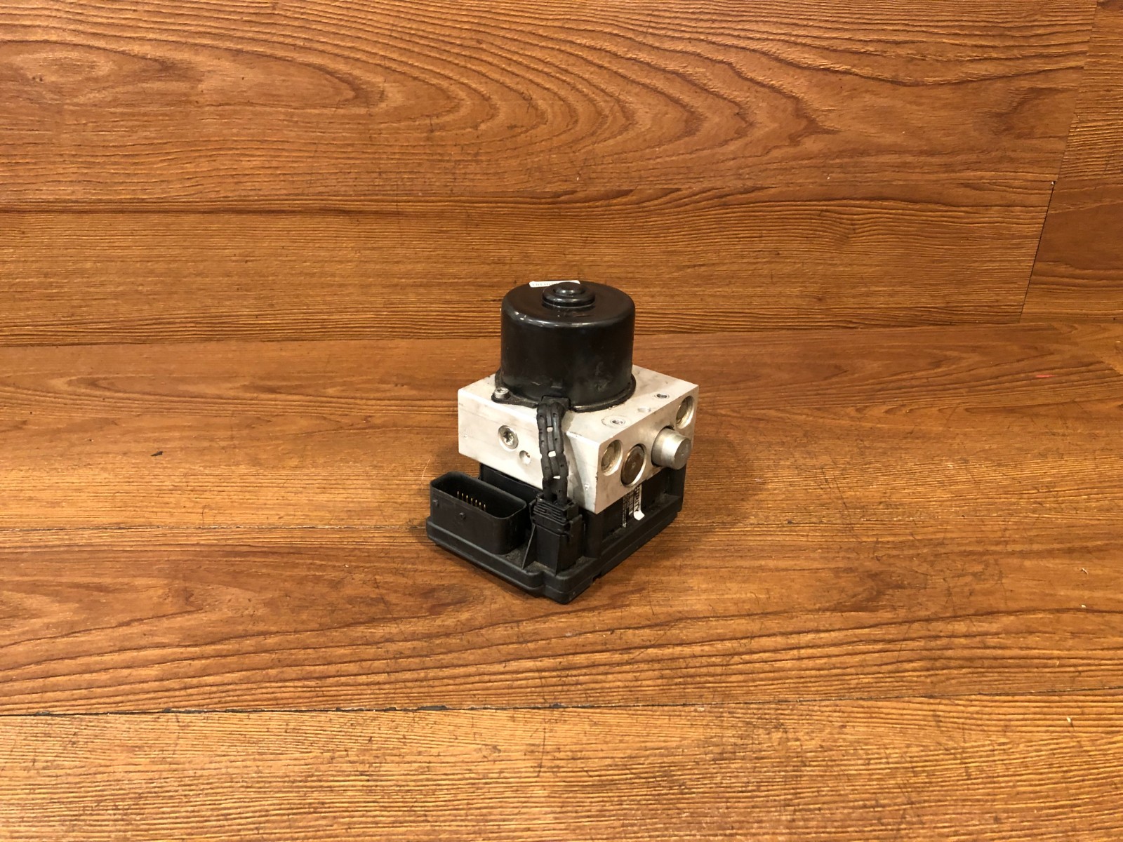 97-03 JAGUAR JAGUAR XJ8 XJ8L XK8 VANDEN ABS DSC ANTI LOCK BRAKE PUMP MODULE OEM 97-03 JAGUAR JAGUAR XJ8 XJ8L XK8 VANDEN ABS DSC ANTI LOCK BRAKE PUMP MODULE OEM