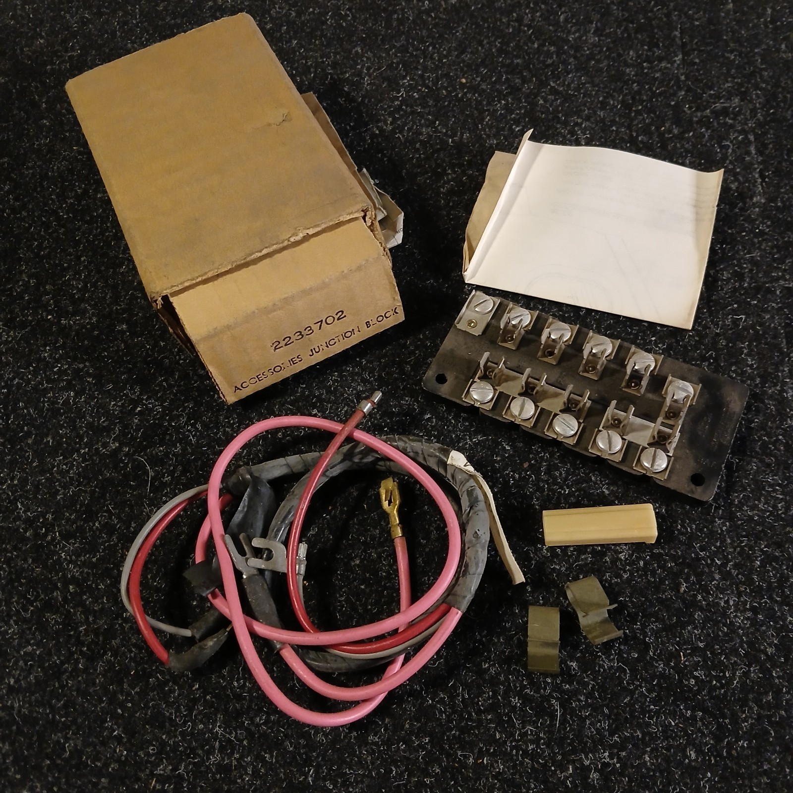 1973-1987 GMC Chevrolet Pickup Fuse Junction Block Wiring 2233702 NOS OEM