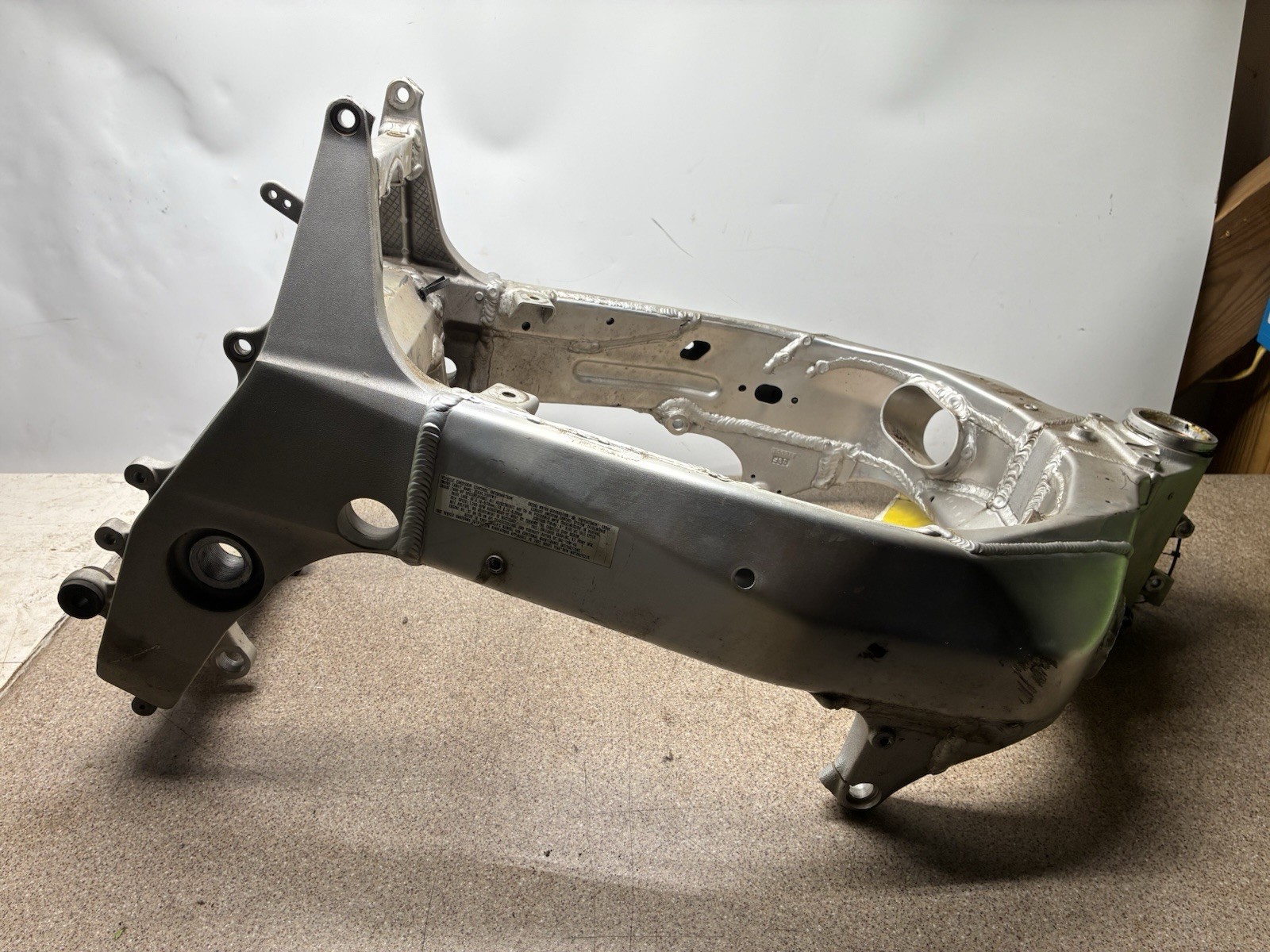 2002 Suzuki Gsxr600 Gsxr 600 Main Frame Chassis With Paper Aluminum Oem 01-03