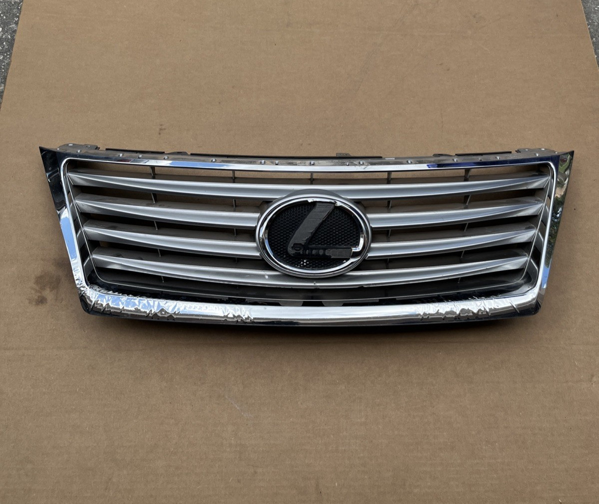 2010-2012 Lexus ES350 Front Upper Grille 53112-33080 OEM - No Emblem 2010-2012 Lexus ES350 Front Upper Grille 53112-33080 OEM - No Emblem