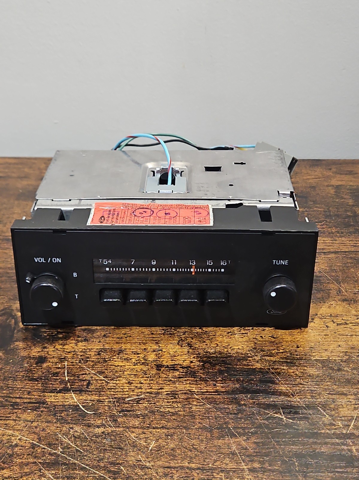 Vintage Ford OEM AM in dash car radio E5AF-18806 Vintage Ford OEM AM in dash car radio E5AF-18806
