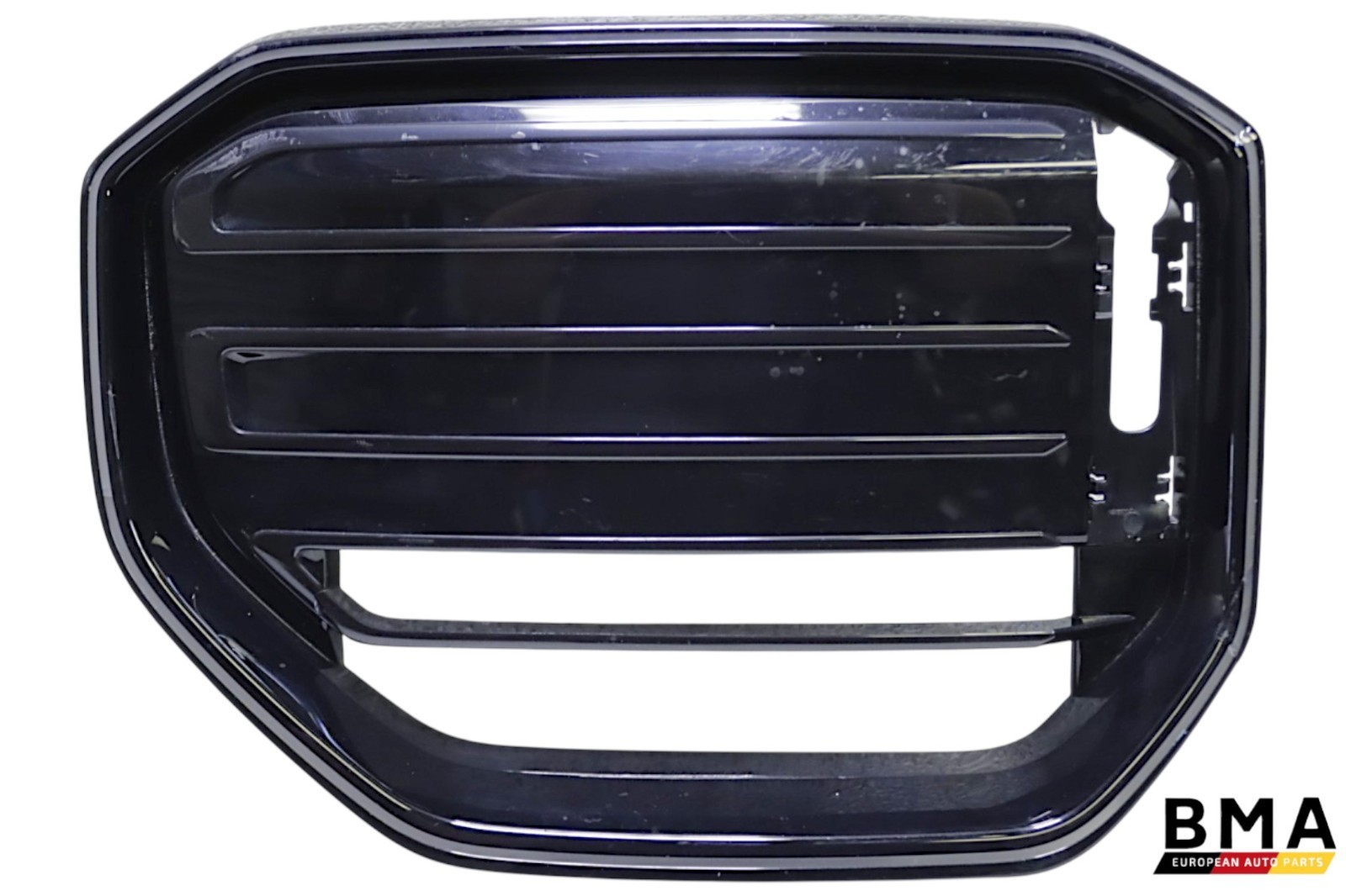 *Damaged* BMW X3 M50 Front Right Side Upper Grille 5A37686 2025 2026 OEM *Damaged* BMW X3 M50 Front Right Side Upper Grille 5A37686 2025 2026 OEM