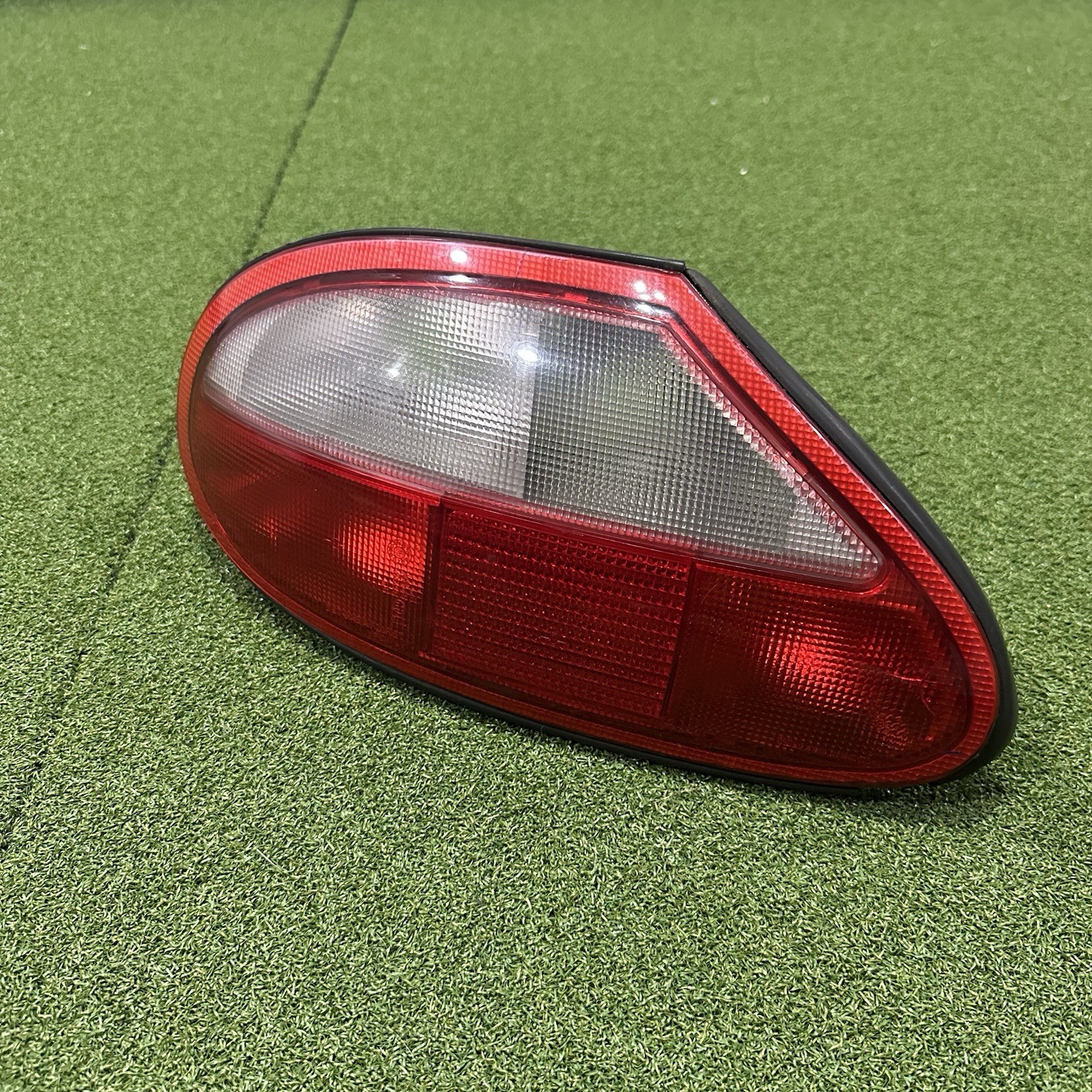 97-00 Jaguar X100 XK8 XKR Rear Left Driver Side Tail Light LJA4900BD *Note*