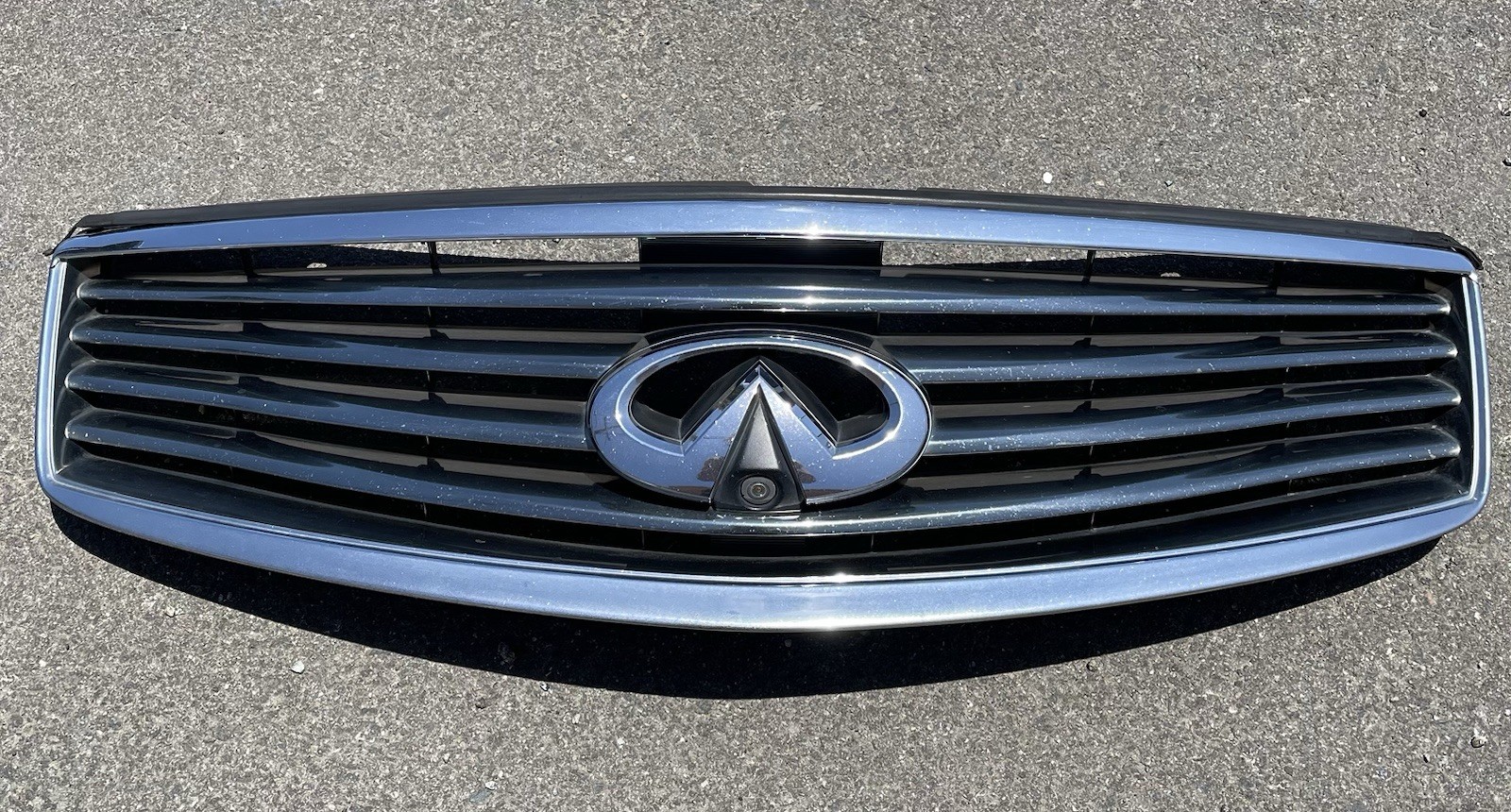 08-15 2008-2015 Infiniti EX35 EX37 Front Upper Radiator Grille W Camera Read 08-15 2008-2015 Infiniti EX35 EX37 Front Upper Radiator Grille W Camera Read