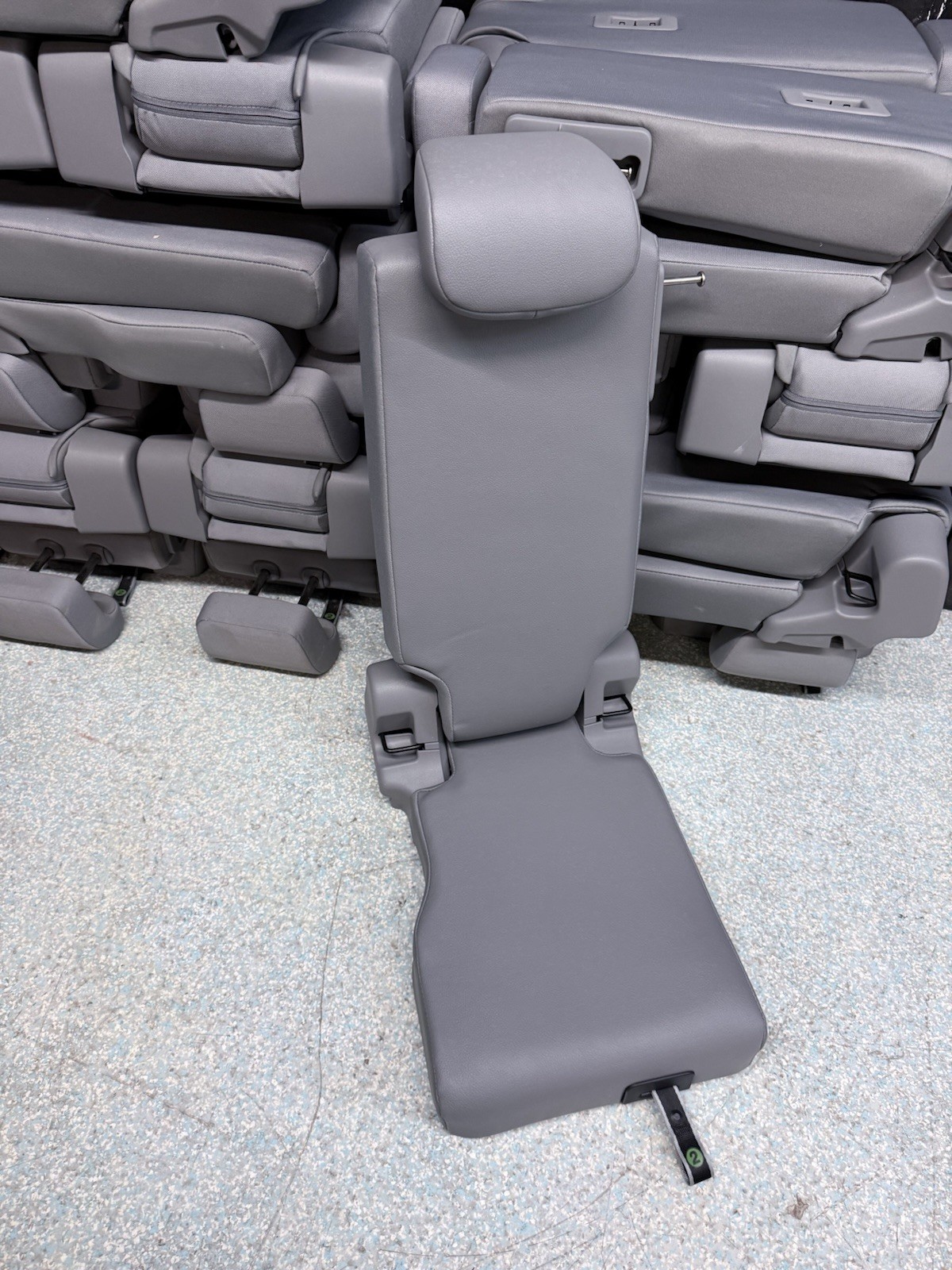 2022 2023 2024 2025 2026 Toyota Sienna Middle Jump Seat Second Row Gray Leather 2022 2023 2024 2025 2026 Toyota Sienna Middle Jump Seat Second Row Gray Leather