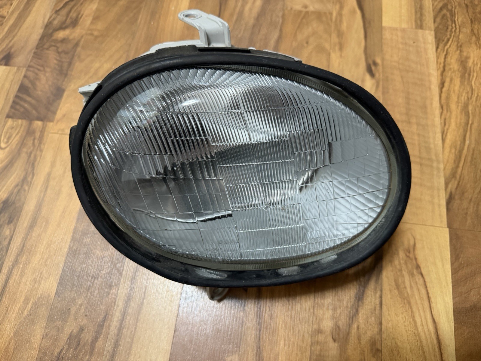 94-99 TOYOTA CELICA Passenger Side OUTER Headlight Assembly Glass Factory OEM 94-99 TOYOTA CELICA Passenger Side OUTER Headlight Assembly Glass Factory OEM