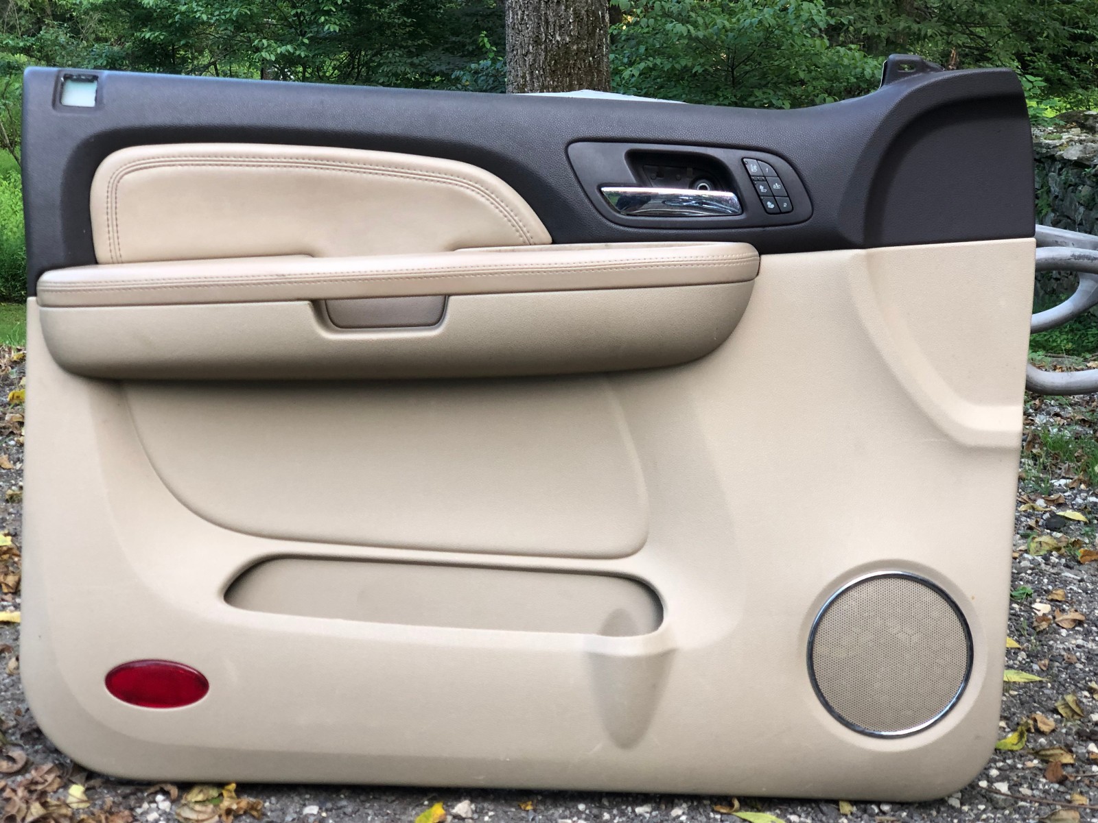 07-09 CHEVY GMC YUKON DENALI ESCALADE TAHOE SUBURBAN Drivers Door Panel OEM 