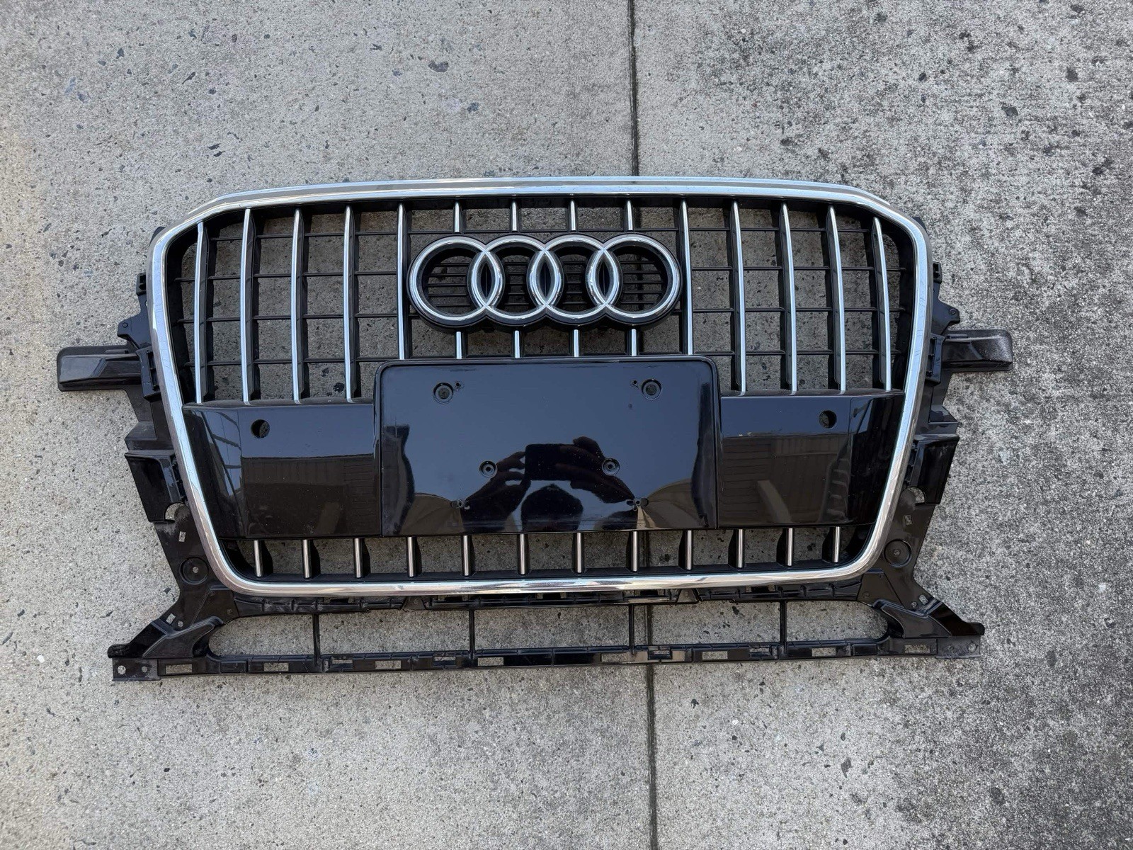 2013-2017 Audi Q5 Front Upper Grille Chrome OEM 8R0853651 R/S/AB Genuine w/ Ring