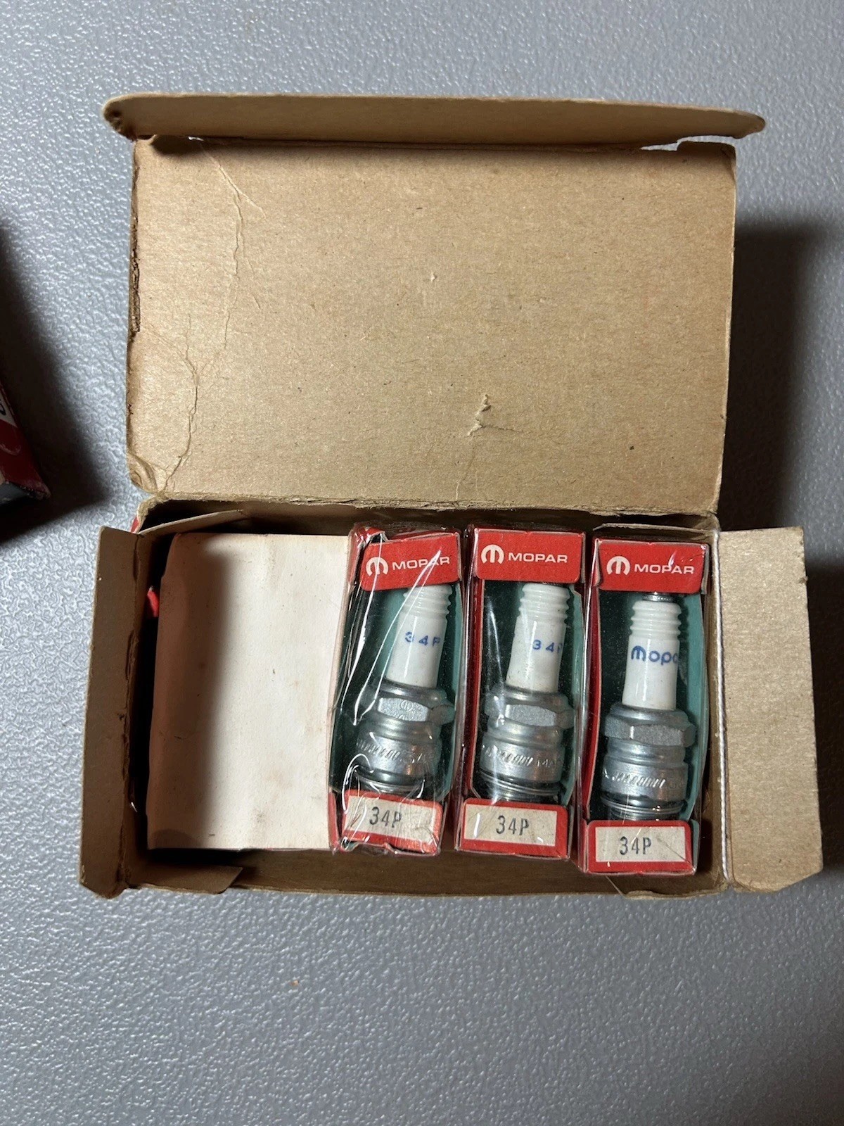 Mopar 34P Spark plugs NOS set of 8 Mopar 34P Spark plugs NOS set of 8